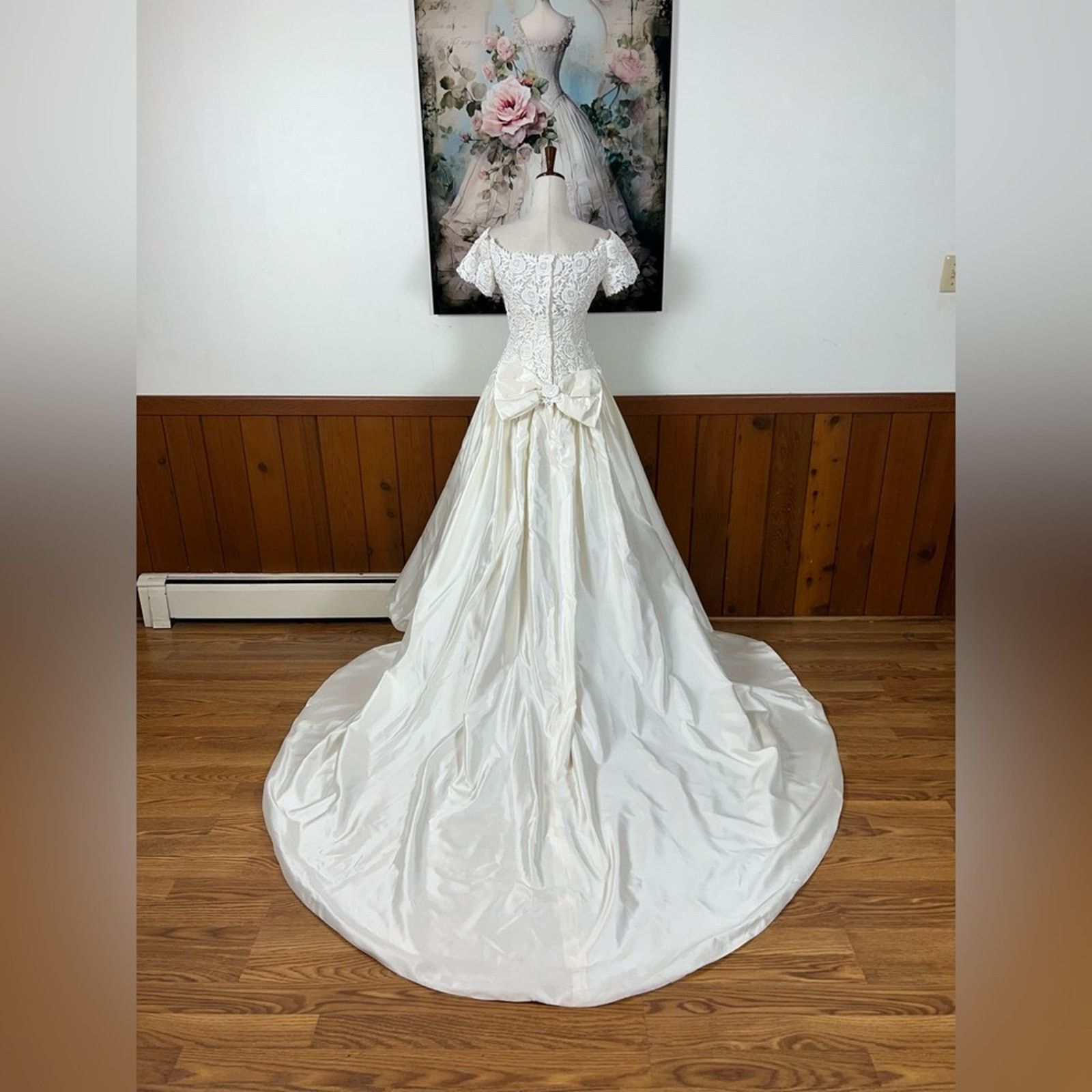 Vintage Gorgeous Vintage 1980s/90s Off Shoulder Silk Wedding Gown! Size M / US 6-8 / IT 42-44 - 5 Thumbnail