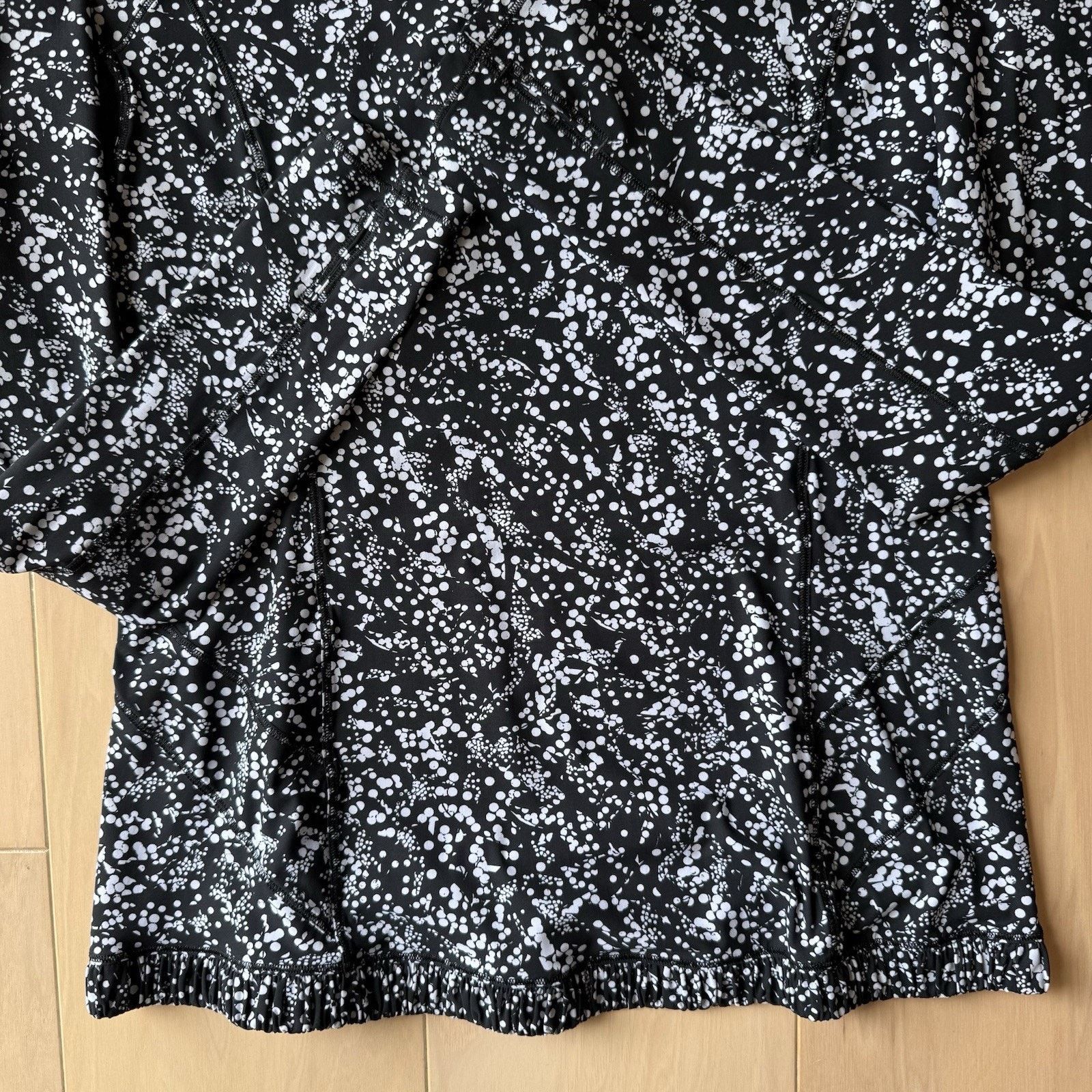 Lululemon Lululemon Jacket 4 Black White 1/4 Zip Workout Athleisure Size S / US 4 / IT 40 - 5 Thumbnail