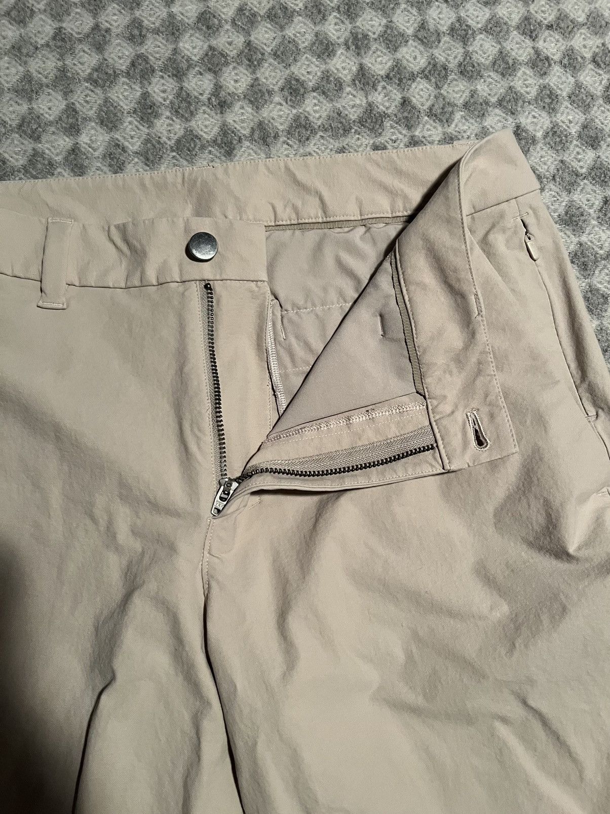 Lululemon Lululemon Khaki style pants dress office wear size 33 Size US 33 - 2 Thumbnail