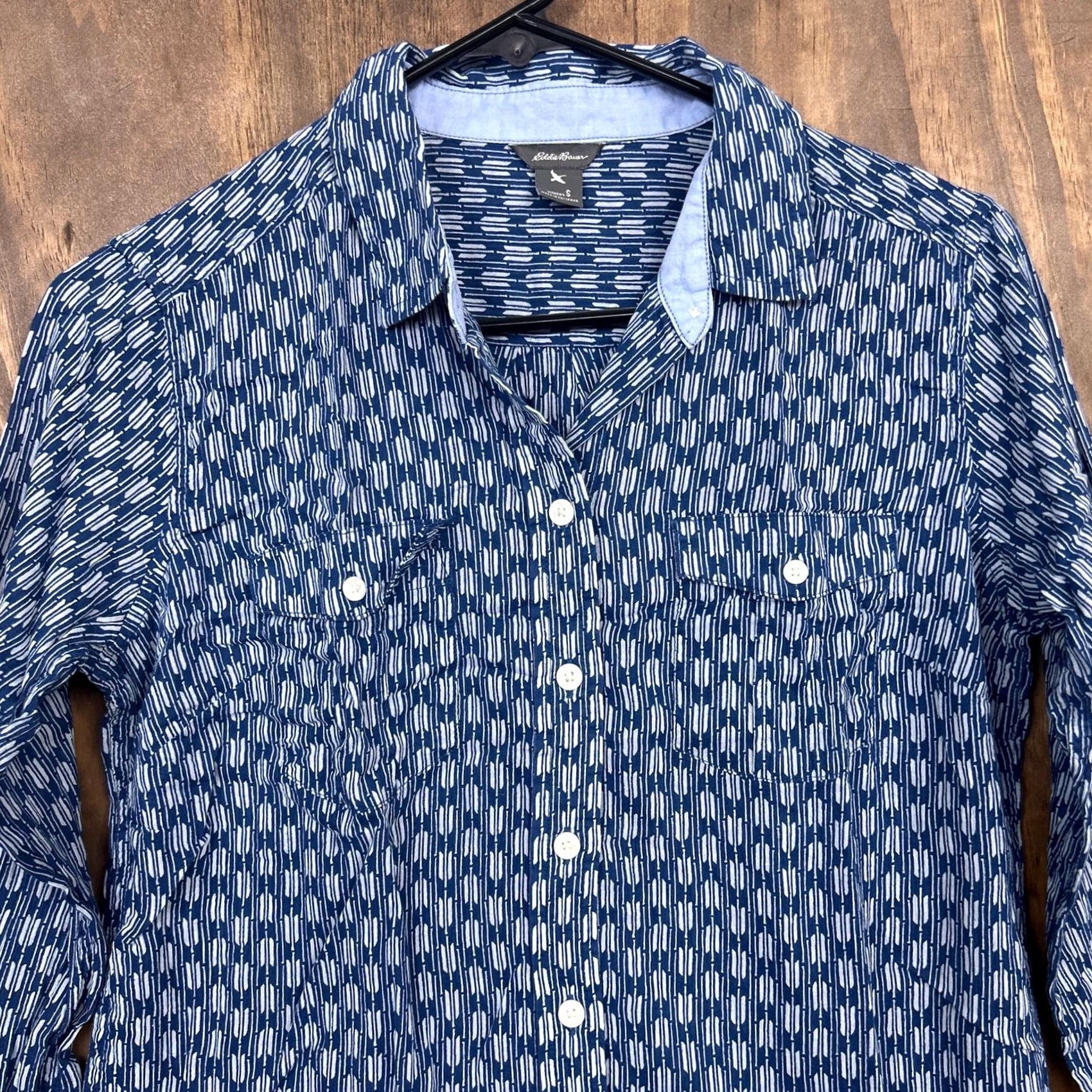Eddie Bauer Eddie Bauer Womens Shirt Blue White Pattern Collared Thin Button Down Small Size S / US 4 / IT 40 - 2 Thumbnail