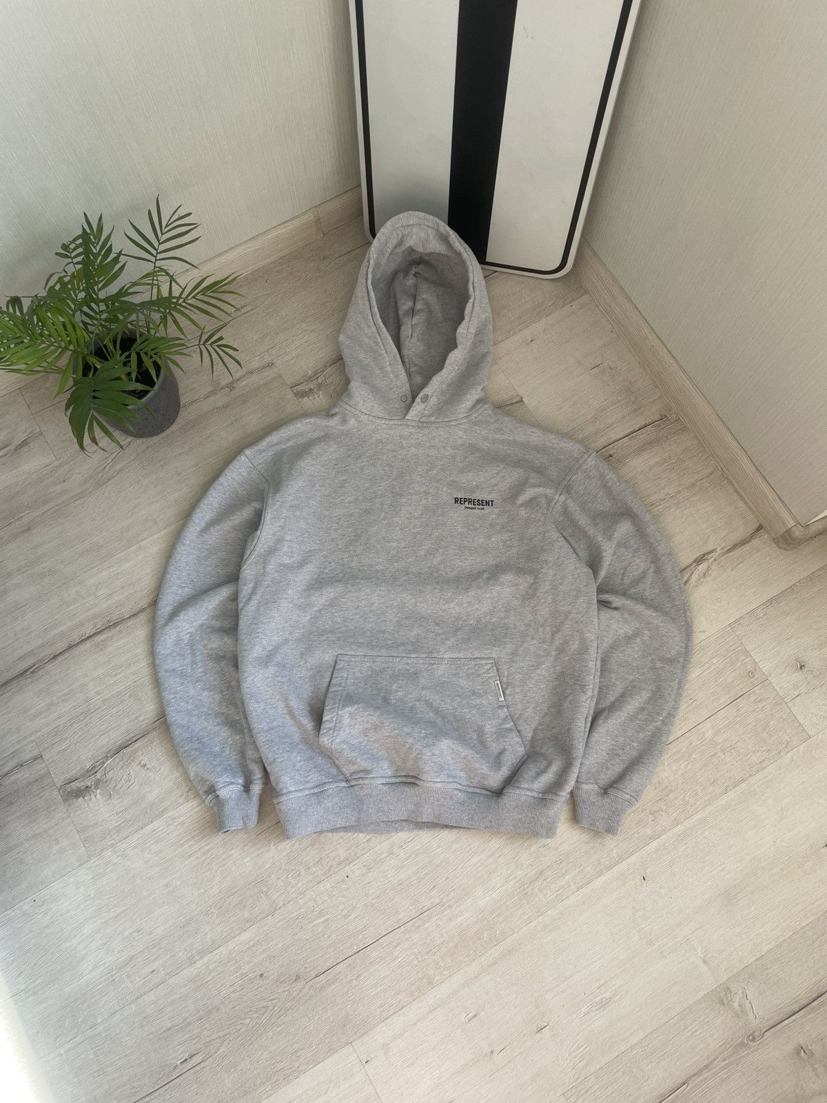 Designer × Represent Clo. Represent Clo Big Logo Hoodie Owners Club Hypebeast Minimal Size US S / EU 44-46 / 1 - 2 Thumbnail
