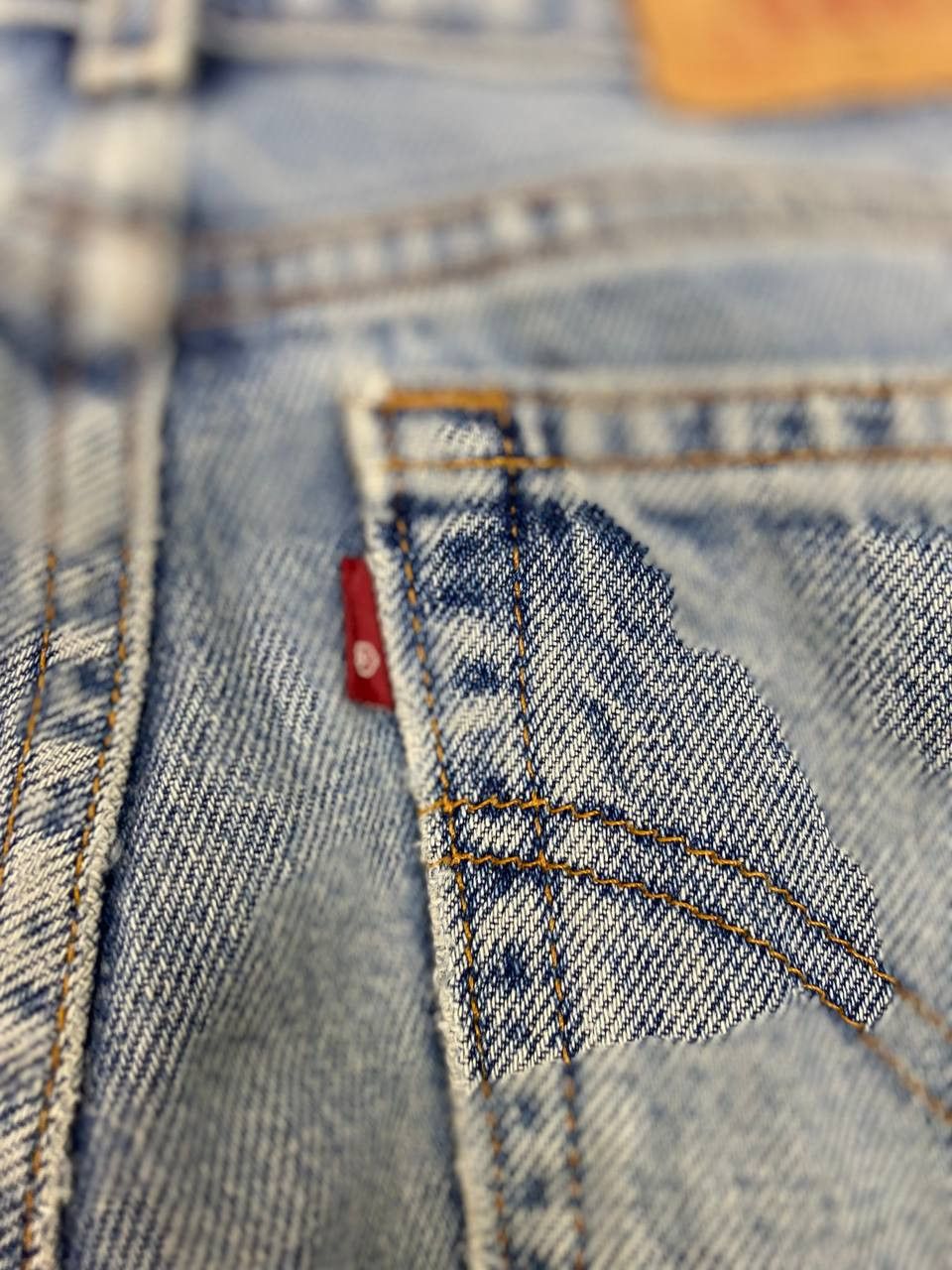 Levi's vintage levis 550 relaxed fit lightwash denim Size US 27 - 4 Thumbnail