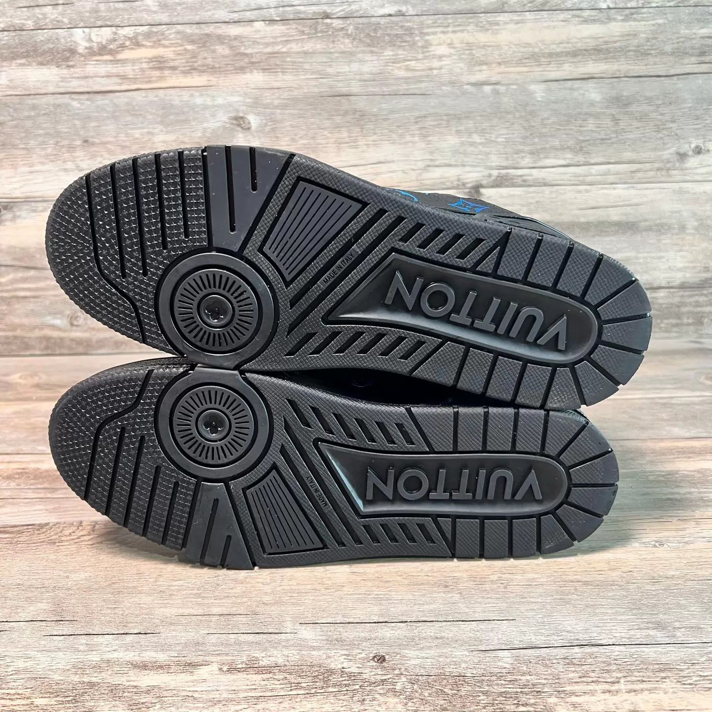 Louis Vuitton LV Black Gradient Color Logo Trainer UK7/41 Worn 2x Size US 8 / EU 41 - 6 Thumbnail