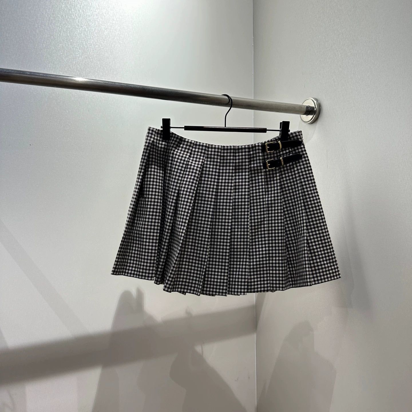 Miu Miu MIU MIU Checked Logo Leather Buckle Wool Pleated Skirt 36 Size 25" / US 0 / IT 36 - 1 Thumbnail