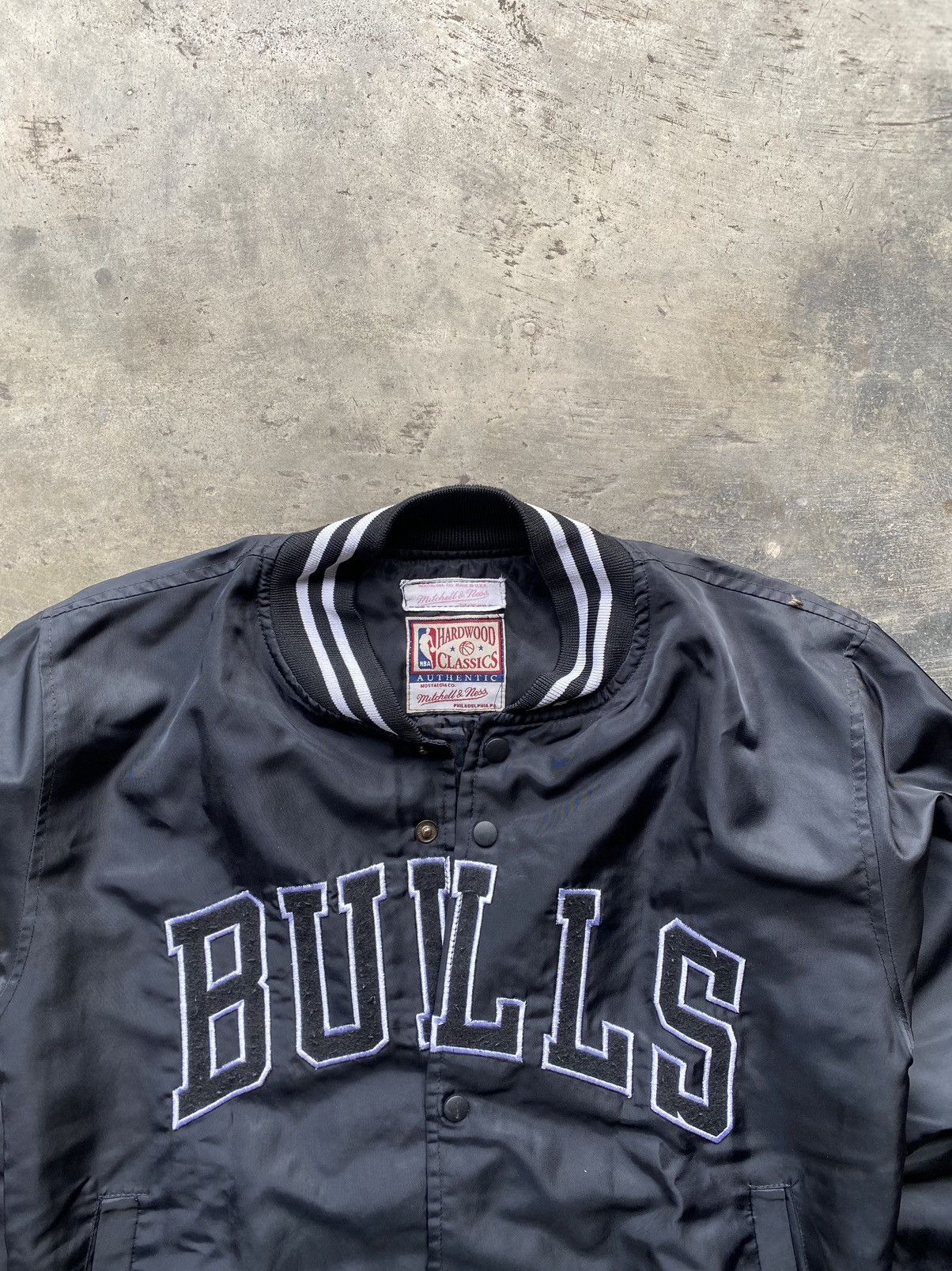 NBA × Vintage 90’s bombers bulls black Size US M / EU 48-50 / 2 - 2 Thumbnail