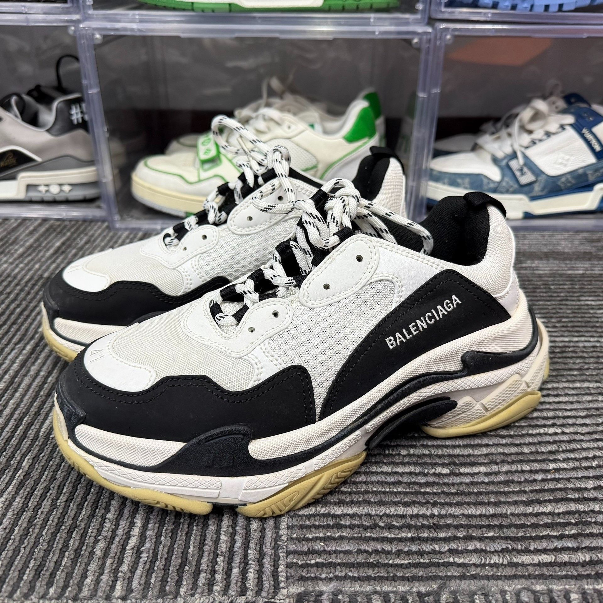 Balenciaga Balenciaga Black Lowtop Sneakers 8 Men Size US 8 / EU 41 - 1 Thumbnail