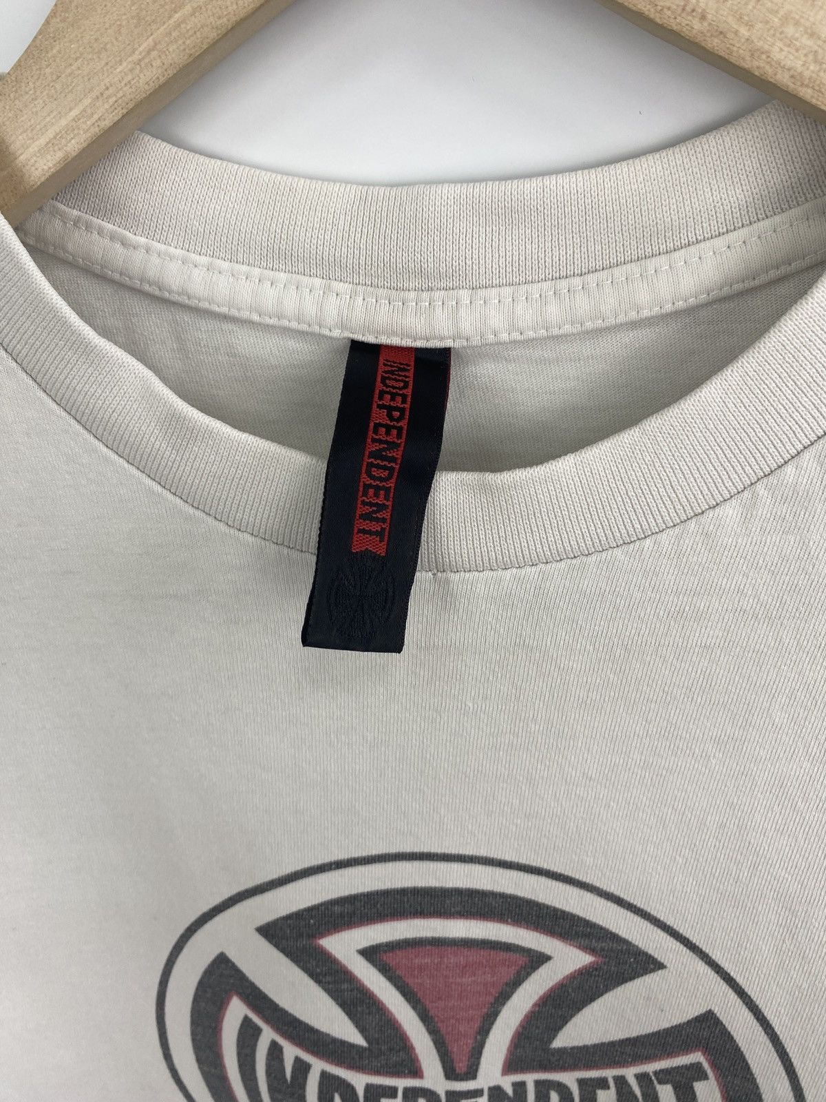 Independent Truck Co. × Vintage 🇺🇸 Vintage 90s Independent Truck Company T-Shirt Rare Y2K Size US S / EU 44-46 / 1 - 5 Thumbnail