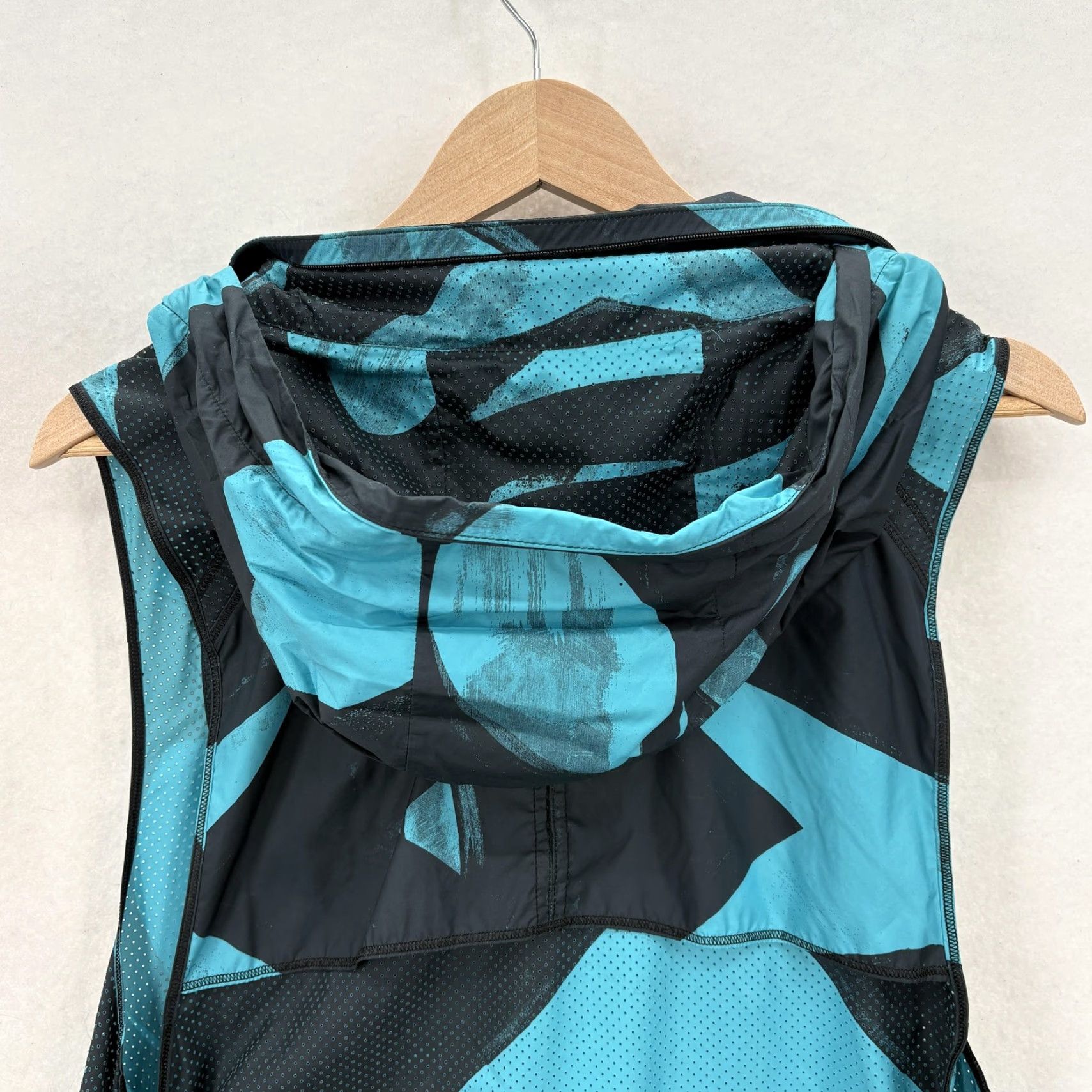 Lululemon lululemon Pack It Vest Womens 8 Black Running Gym Size M / US 6-8 / IT 42-44 - 7 Thumbnail