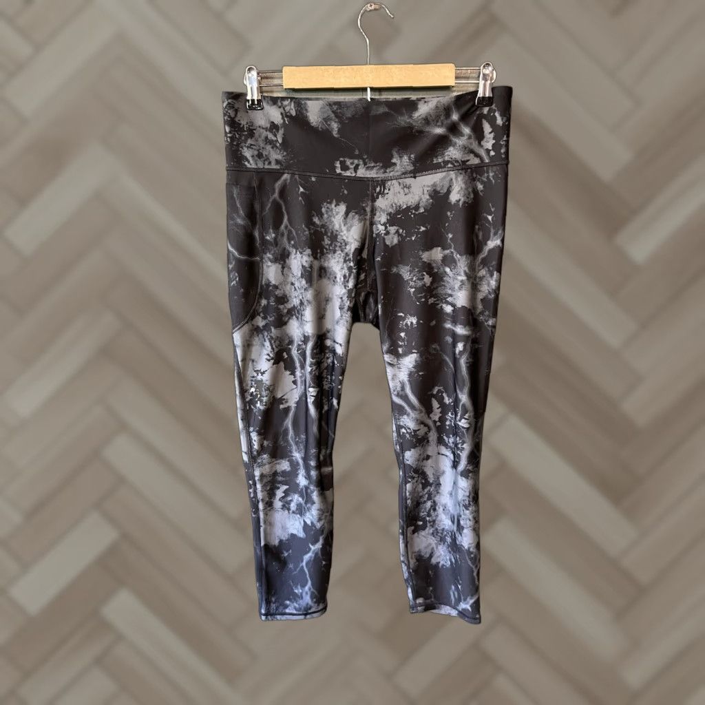 Under Armour Under Armour Womens Black Lightning Pattern Black Adam Leggings XL - Black, Compression, Activewear, Leggings, Size XL, Women Size 40" / US 18 - 1 Thumbnail