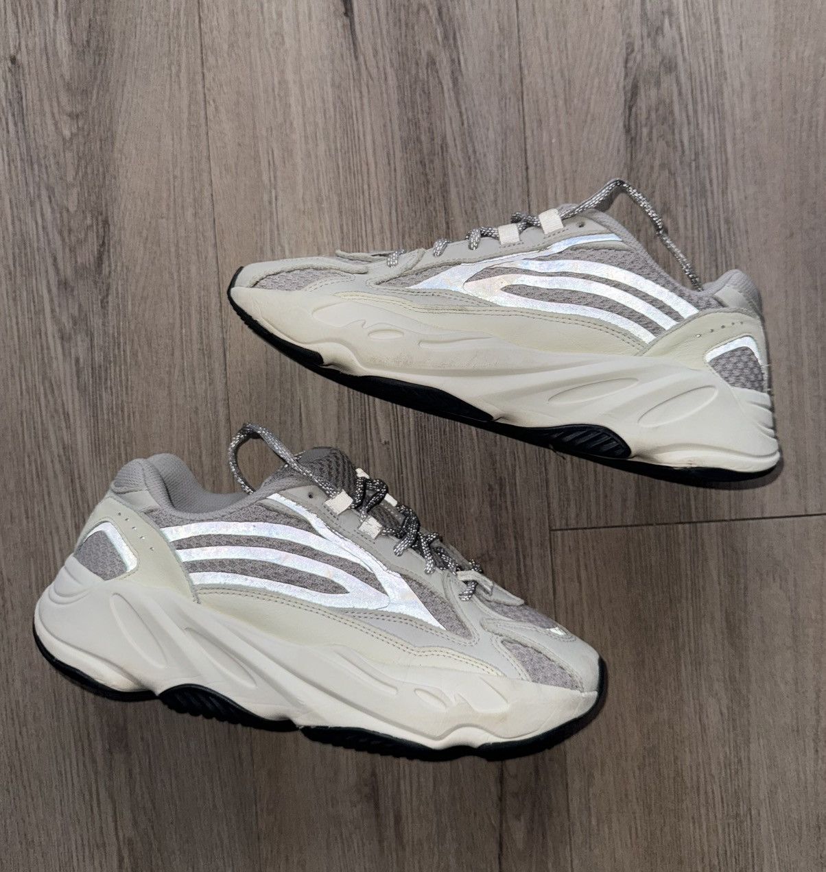 Yeezy Yeezy Boost 700 V2 Static Size US 8 / EU 41 - 2 Thumbnail