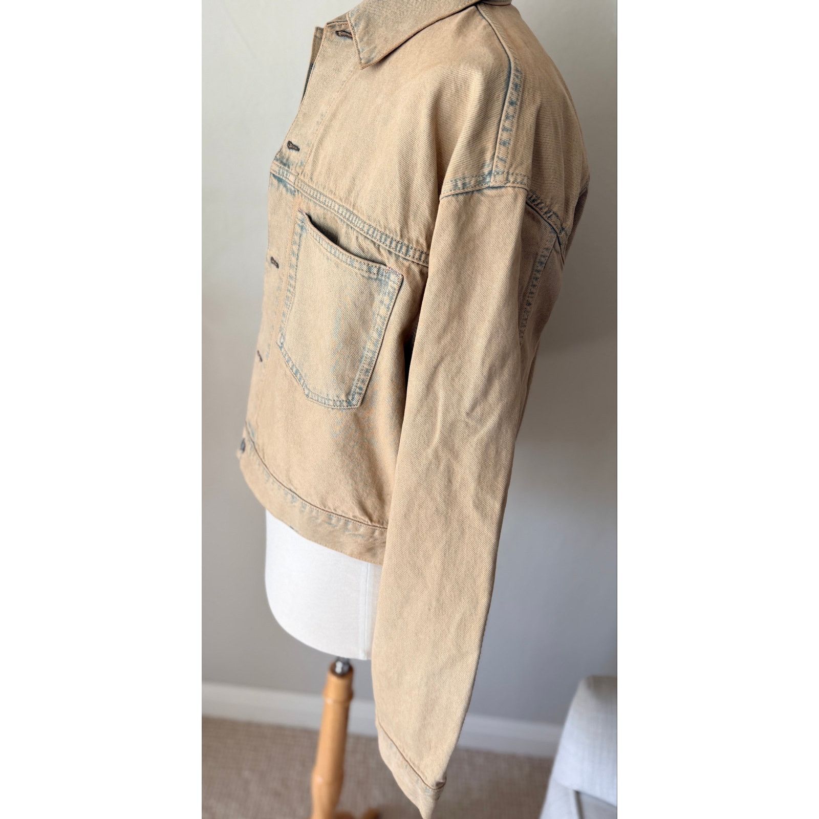 Acne Studios Acne Studios FW24 Cropped Denim Jacket Sand Beige IT 46 Size US M / EU 48-50 / 2 - 6 Thumbnail