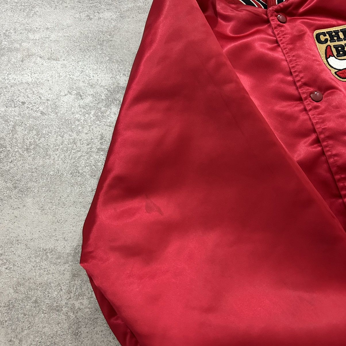 Chalk Line × NBA × Vintage VTG 90s NBA CHICAGO BULLS SATIN BOMBER JACKET SPELL OUT Size US XL / EU 56 / 4 - 8 Thumbnail