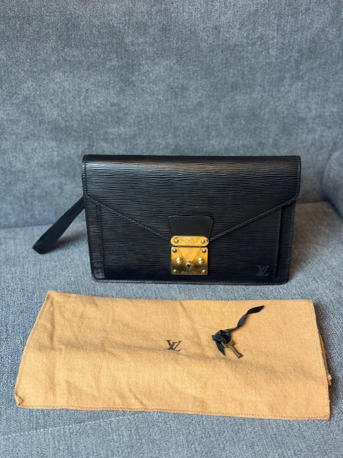 Louis Vuitton LOUIS VUITTON EPI SERIE DRAGONNE CLUTCH BAG Size ONE SIZE - 1 Thumbnail