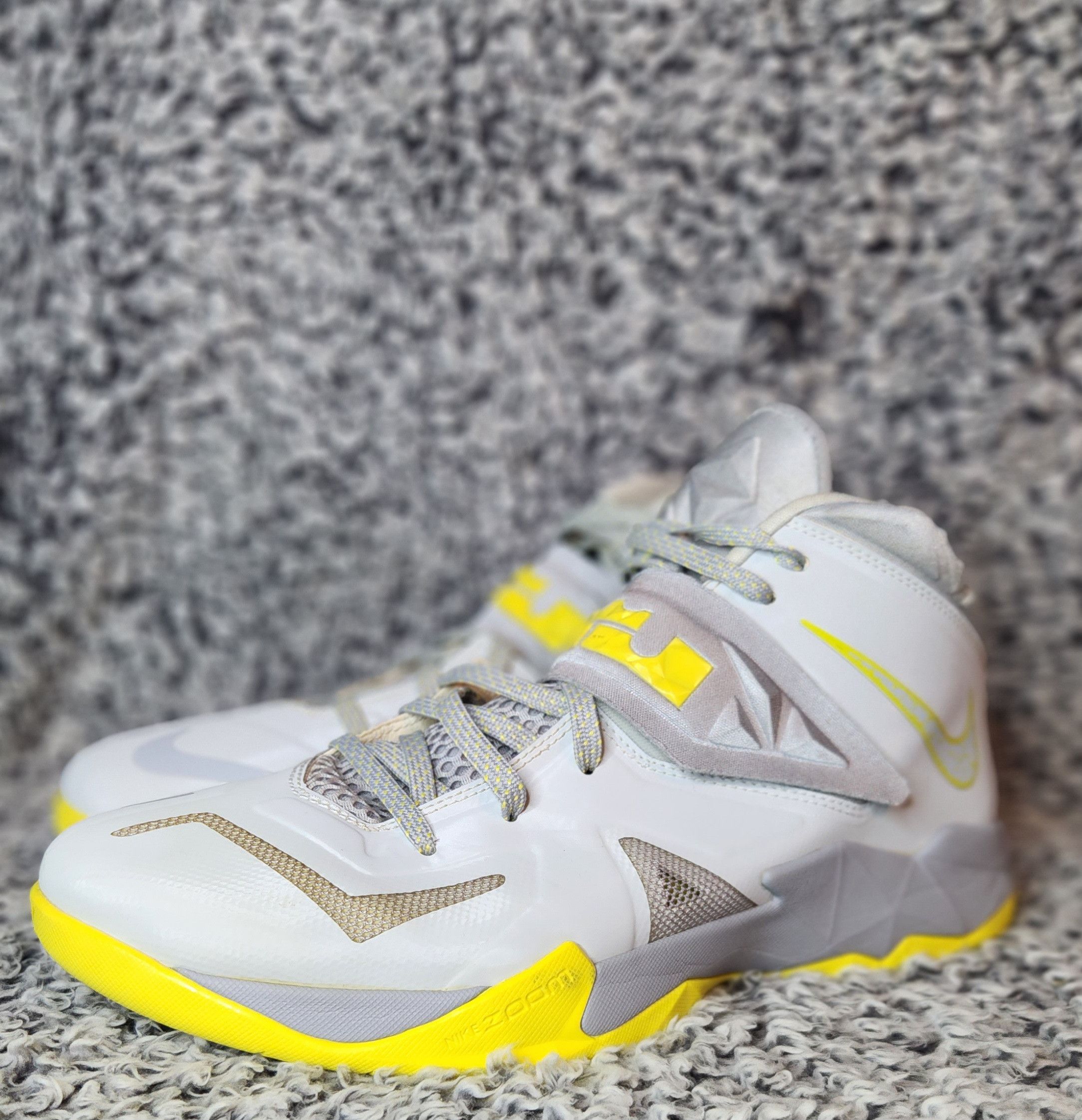 Lebron soldier hot sale 7 yellow