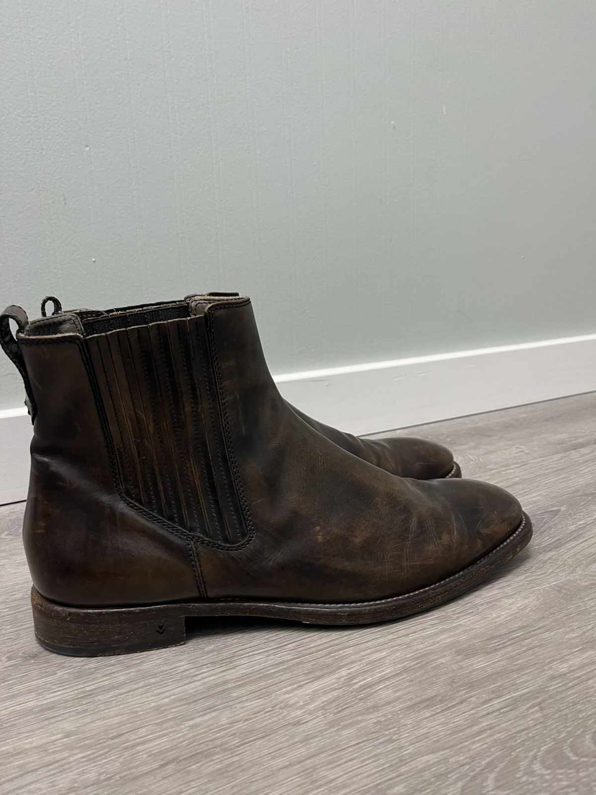 John Varvatos burnished Chelsea boot size 13 Size US 13 / EU 46 - 4 Thumbnail