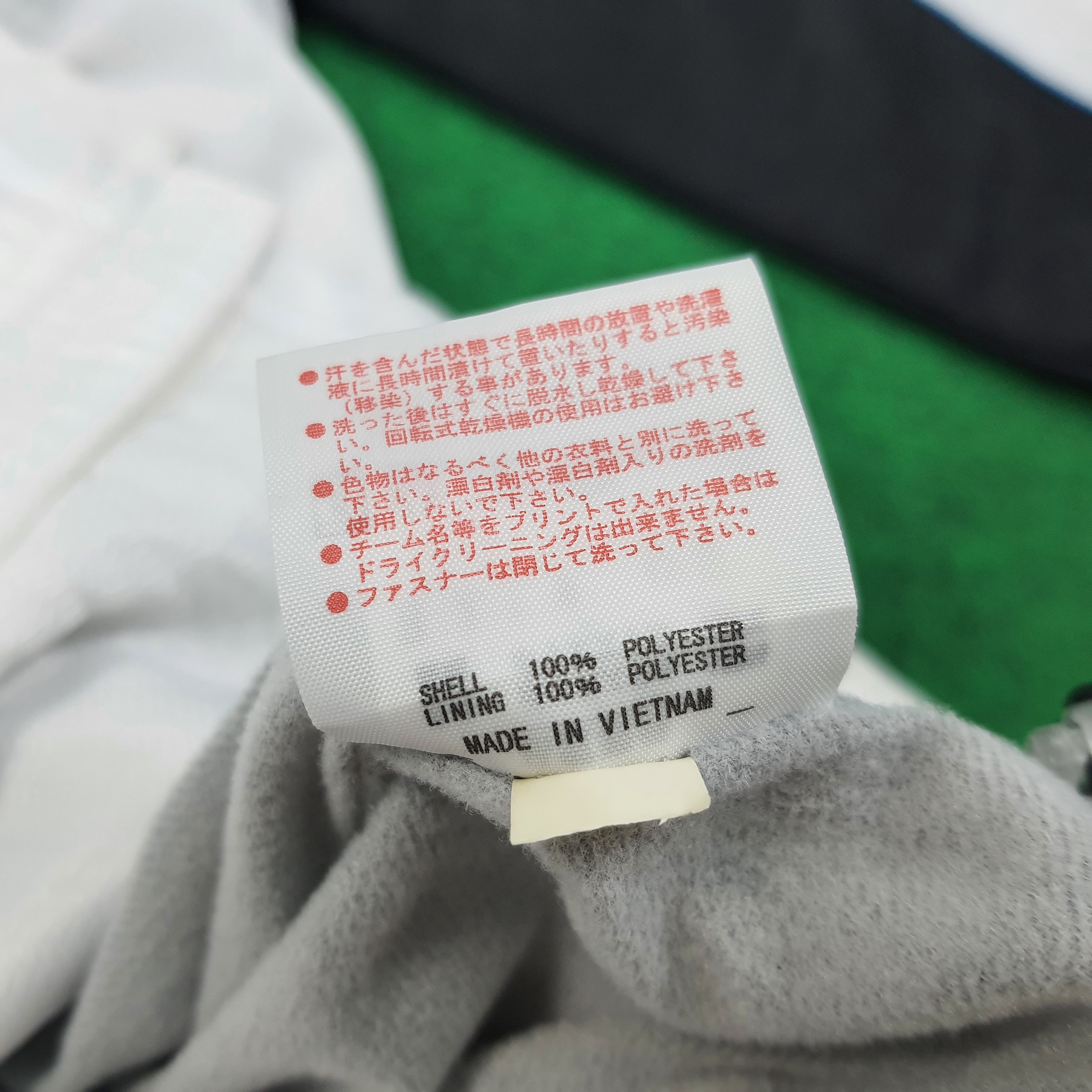 Japanese Brand Vintage Yonex Sportswear Training Jacket C261N26 Size US L / EU 52-54 / 3 - 9 Thumbnail