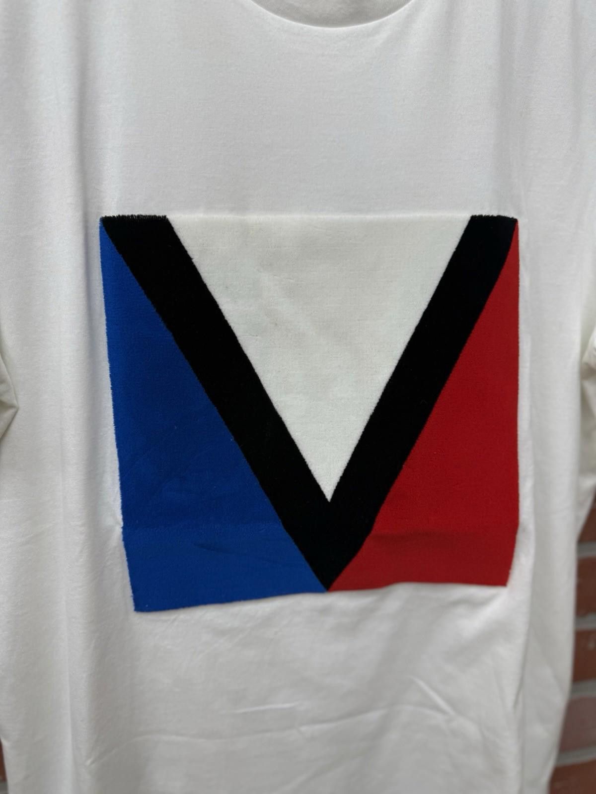 Louis Vuitton LOUIS VUITTON T-Shirt LV Tee Velvet Patch (Large) STAINS Size US L / EU 52-54 / 3 - 4 Thumbnail