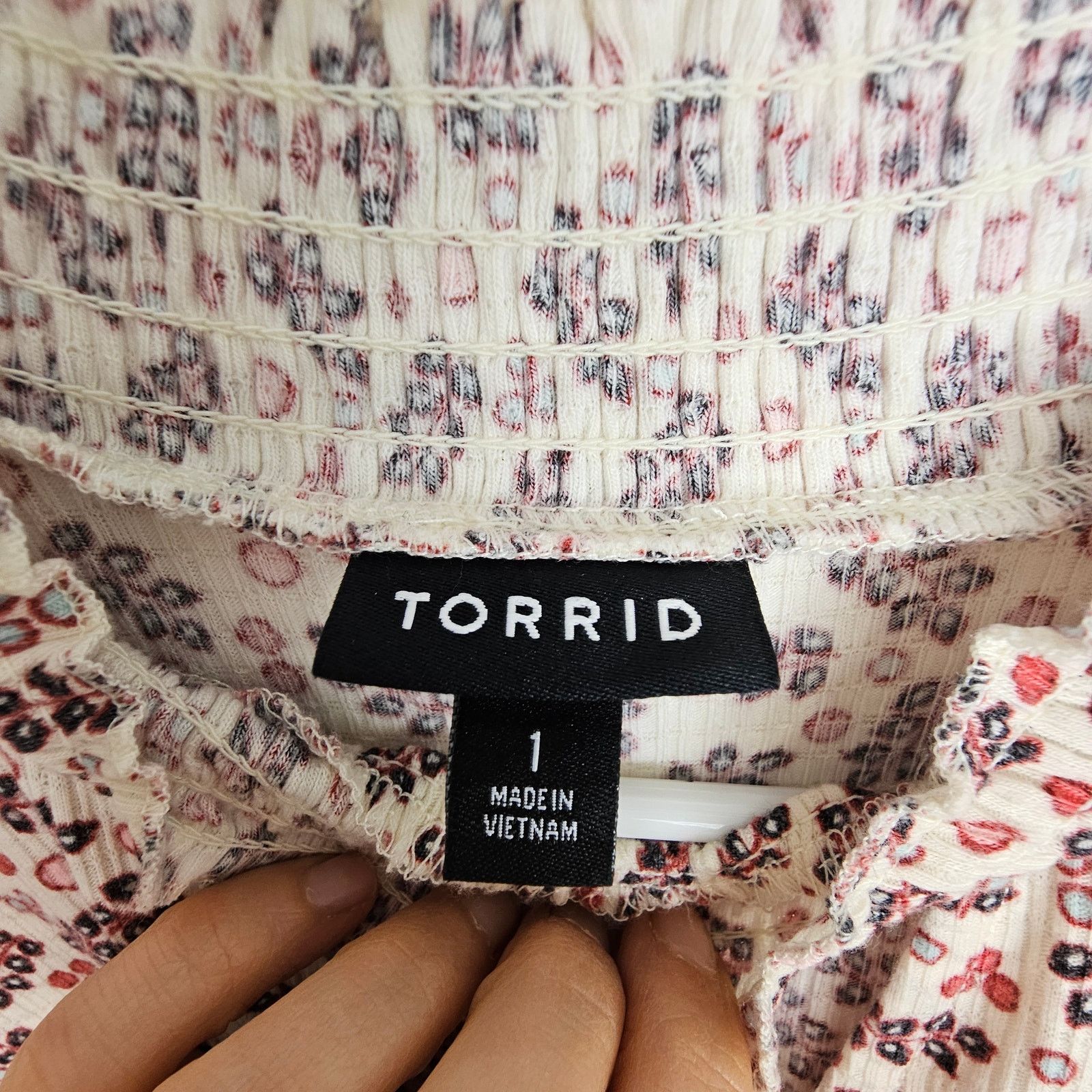 Torrid Torrid Womens Floral Top 1X Keyhole Cutout Smocked Cuffs Size XXL / US 16-18 / IT 52-54 - 6 Thumbnail