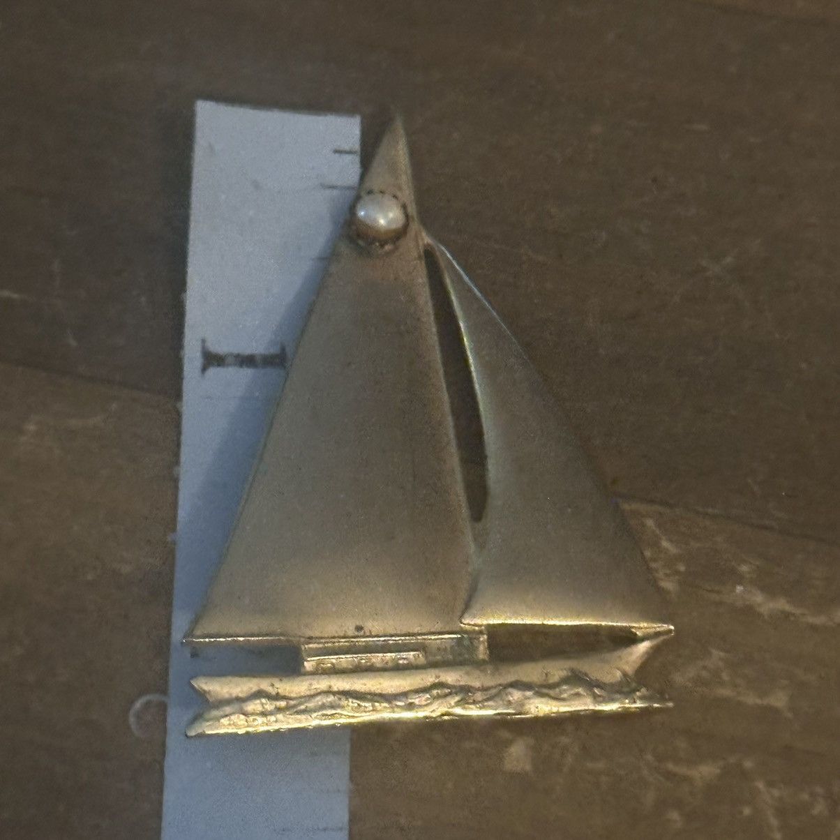 Vintage Vintage brass sailboat brooch with pearl accent Size ONE SIZE - 2 Thumbnail