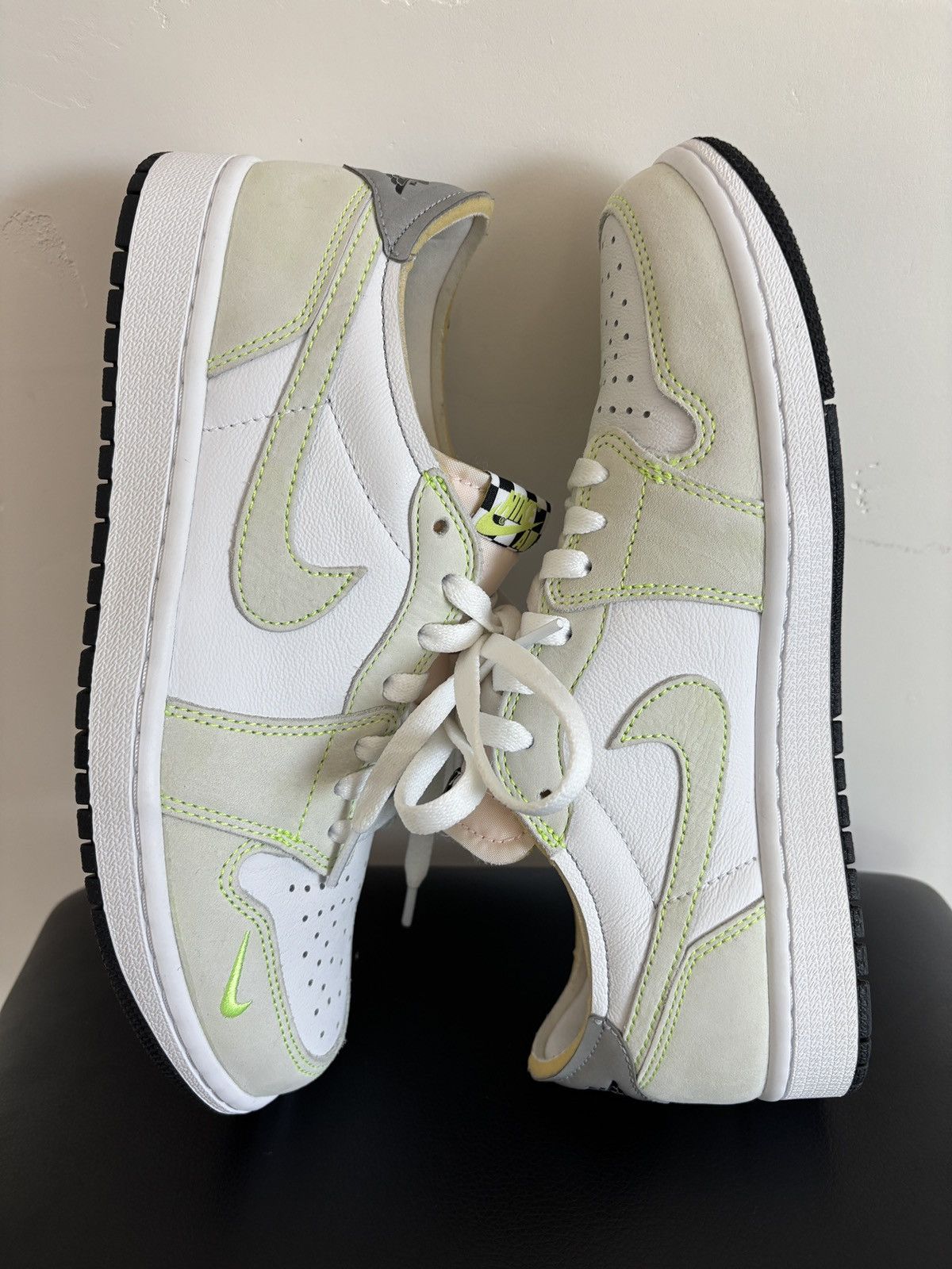 Jordan Brand Jordan 1 Low OG Ghost Green Size US 9 / EU 42 - 2 Thumbnail