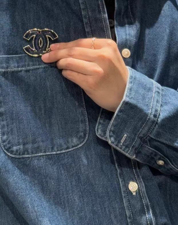Chanel Chanel Denim Brooch Small 98% New For Sale AE928 Size ONE SIZE - 8 Thumbnail