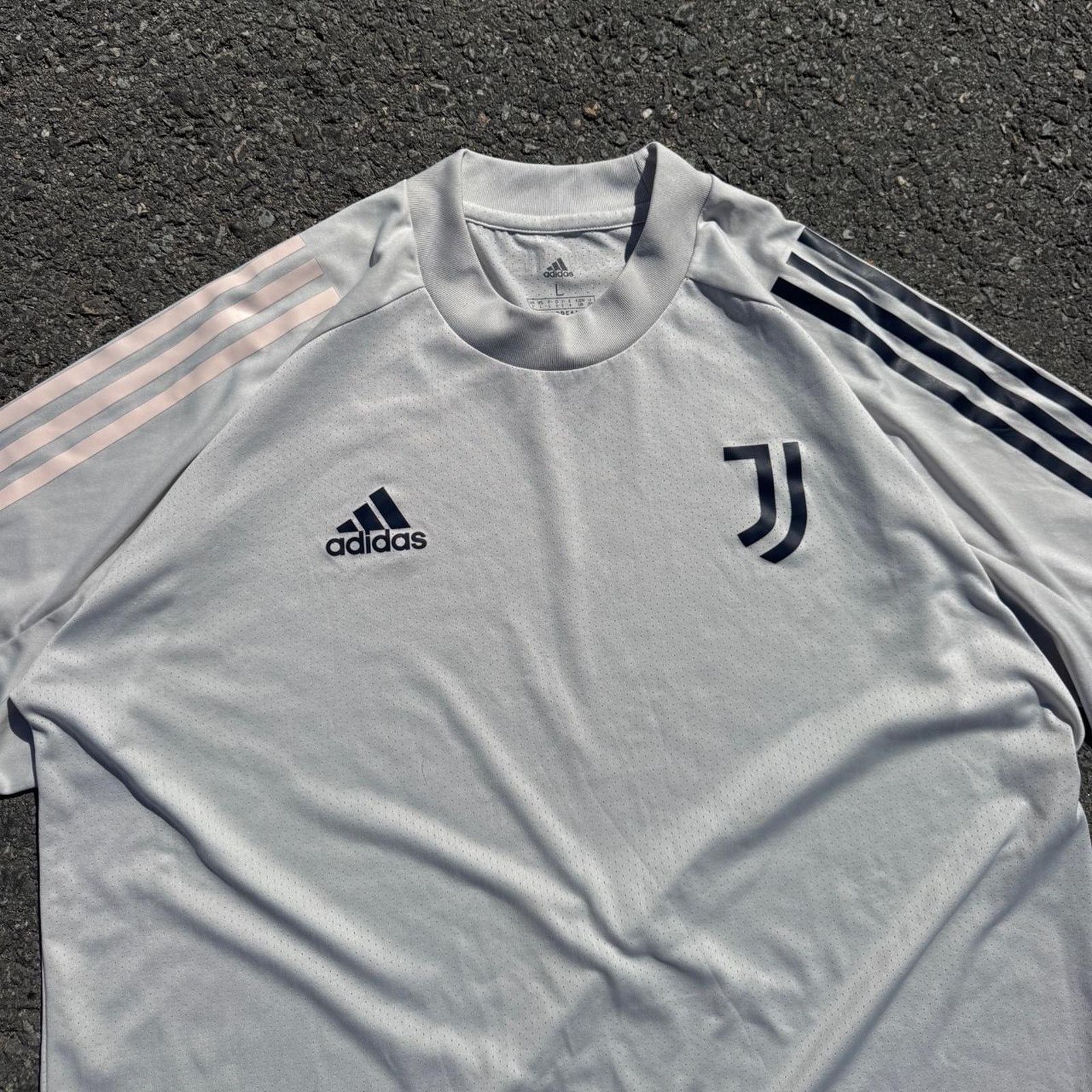 Adidas Adidas Juventus Soccer Kit – Size Medium Size US M / EU 48-50 / 2 - 3 Thumbnail