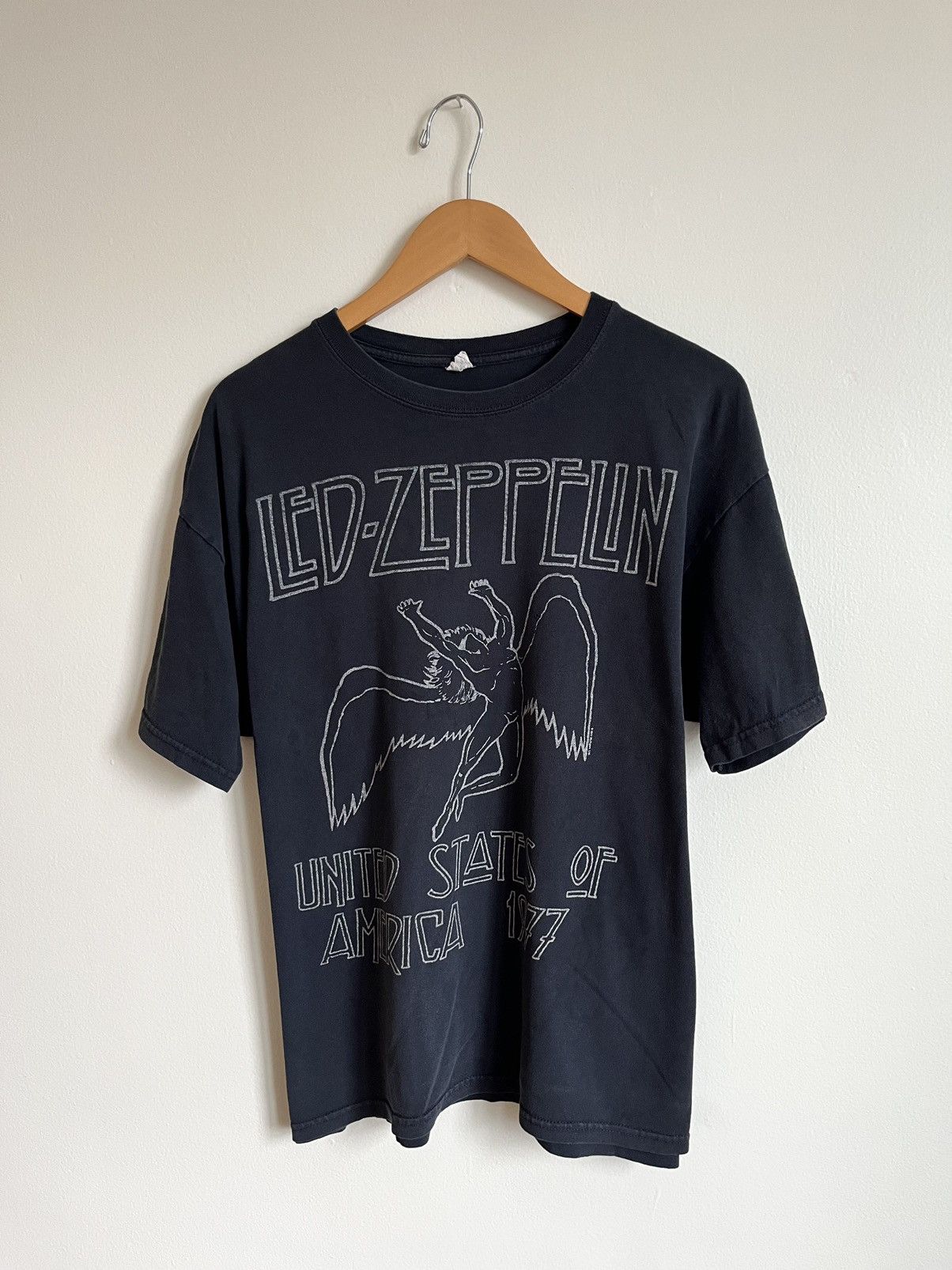 Band Tees Led Zeppelin United States Of America 1977 Faded T-Shirt Size US XL / EU 56 / 4 - 1 Thumbnail