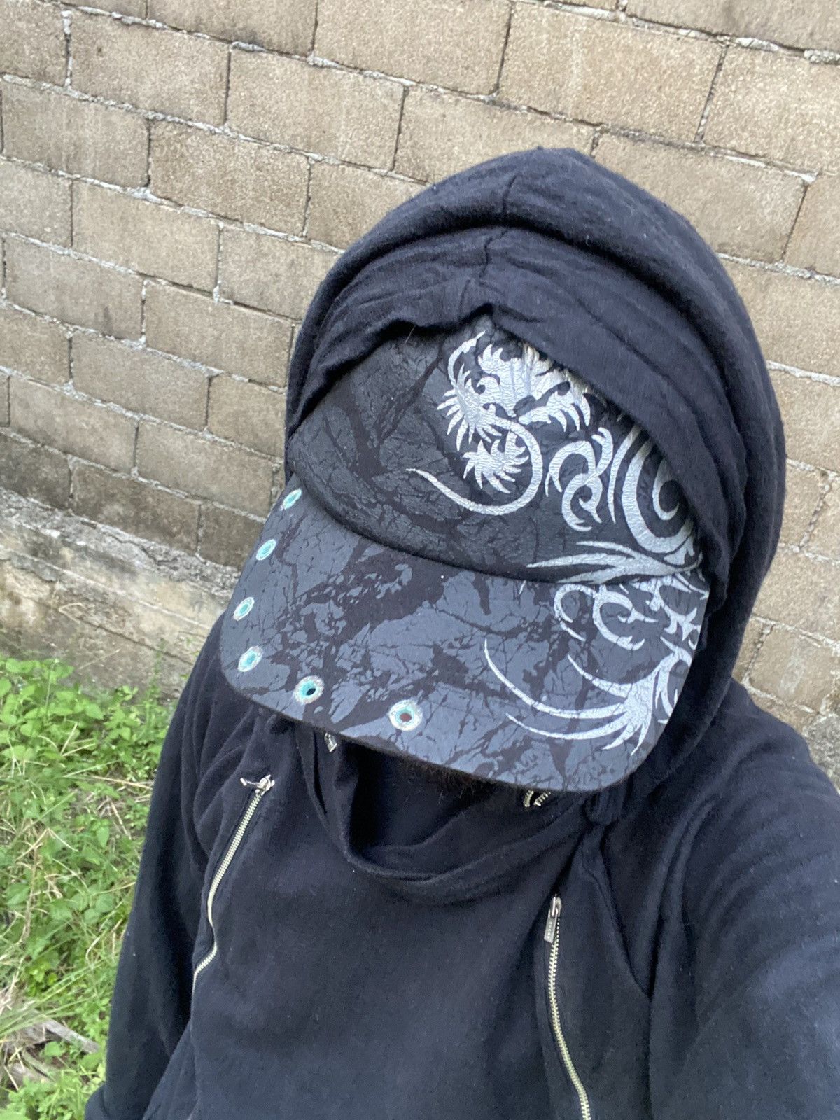 Vintage poem style dragon avant garde Trucker hats