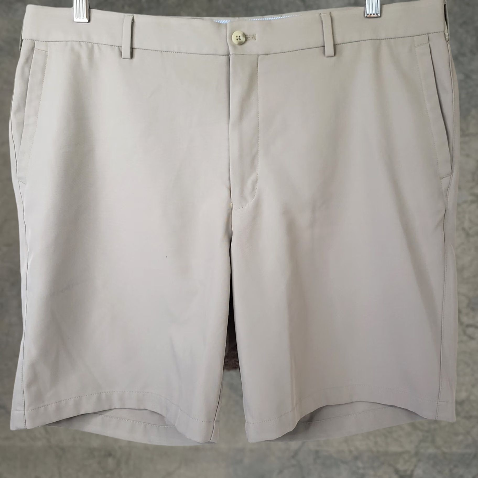 Peter Millar Peter Millar Wicking Performance Chino Shorts Men 38 Beige Golf Casual Size US 38 / EU 54 - 1 Thumbnail