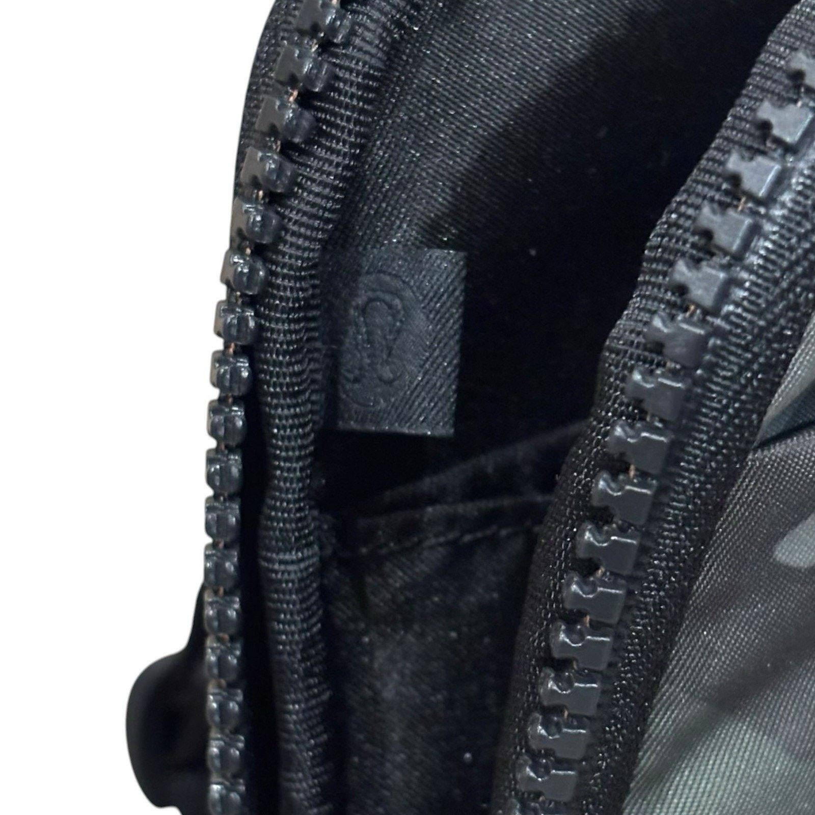 Lululemon Lululemon Easy Access Crossbody Bag 1.5L Green Camo Nylon Size ONE SIZE - 5 Thumbnail