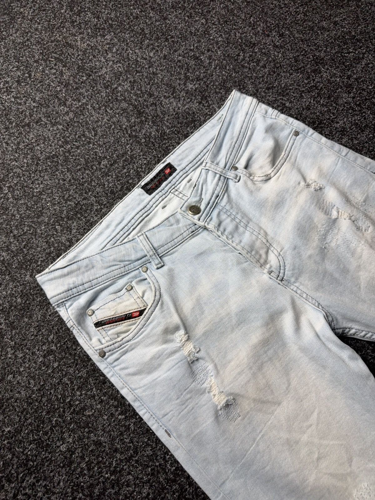 Diesel 00s Diesel Industry Light Wash Distressed Jeans Y2K Italy Size US 34 / EU 50 - 8 Thumbnail