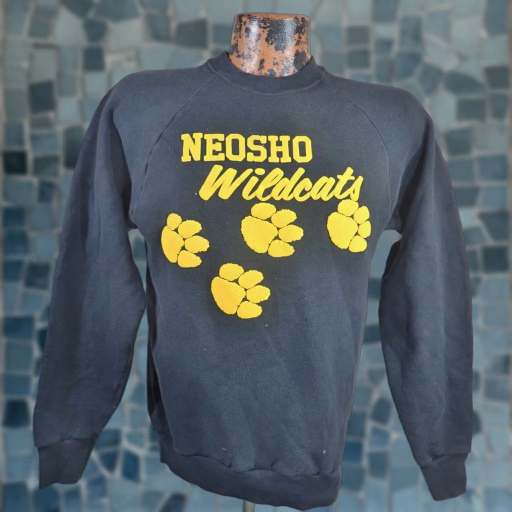 Vintage VINTAGE Screen Stars Neosho Wildcats Sweatshirt Mens M Black Graphic Print Pullover 70s 80s High School Paw Print USA Size US M / EU 48-50 / 2 - 1 Thumbnail