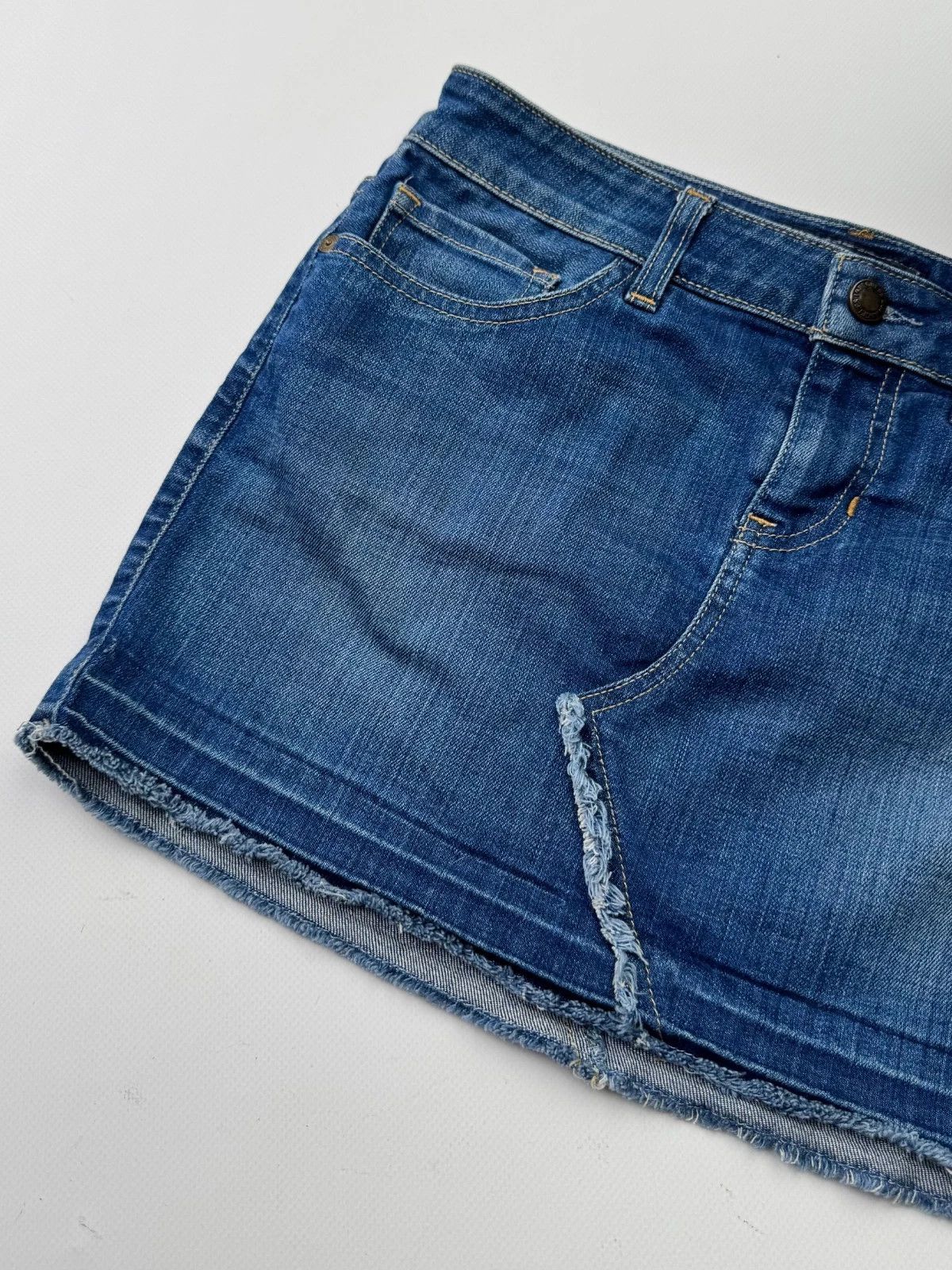 Guess Guess Vintage Mini Skirt (145) Size 24" / US 00 / IT 34 - 2 Thumbnail