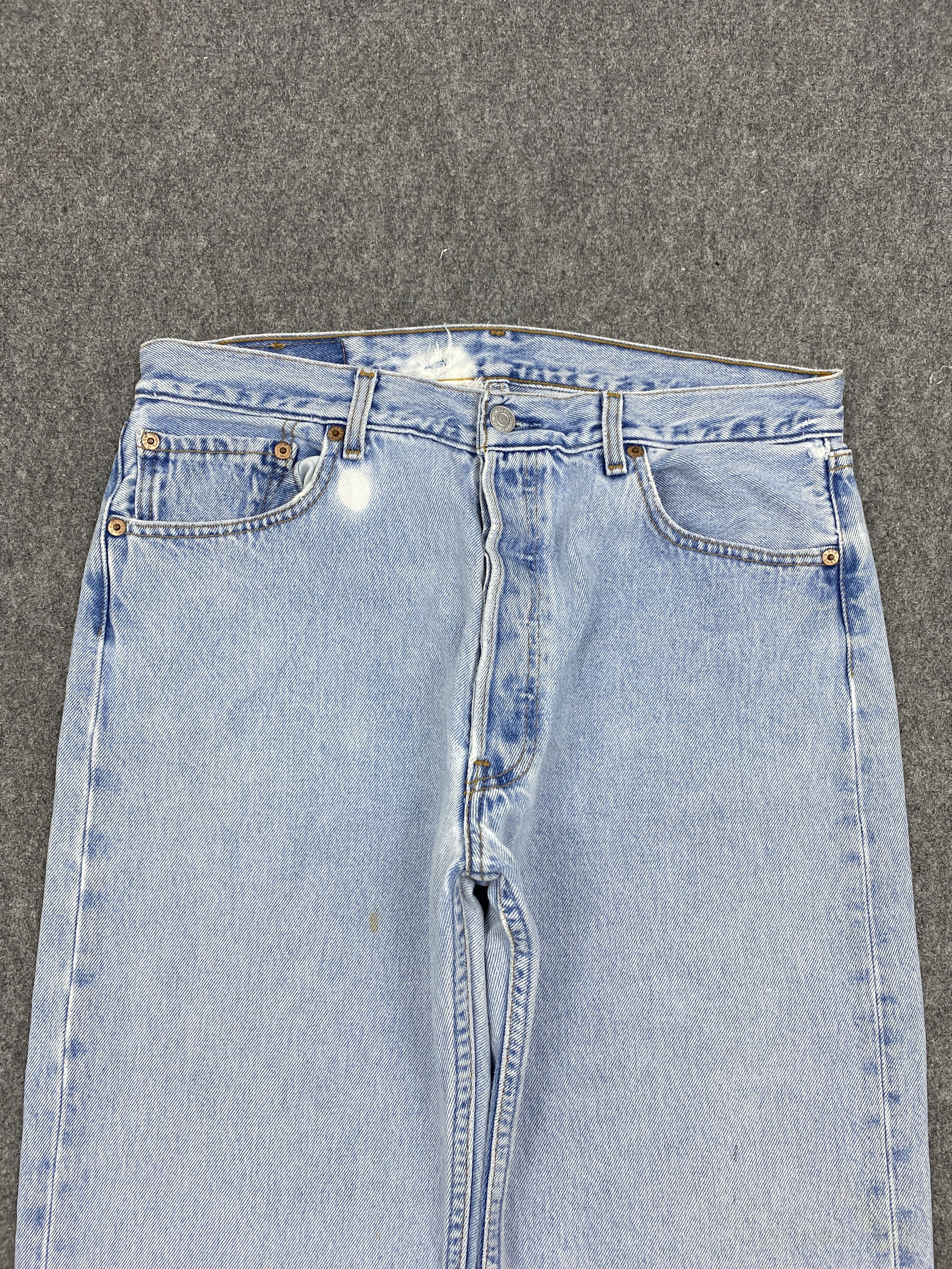 Levi's 90s Vintage Levis 501 Light WashnJeans DP2839 Size US 32 / EU 48 - 2 Thumbnail