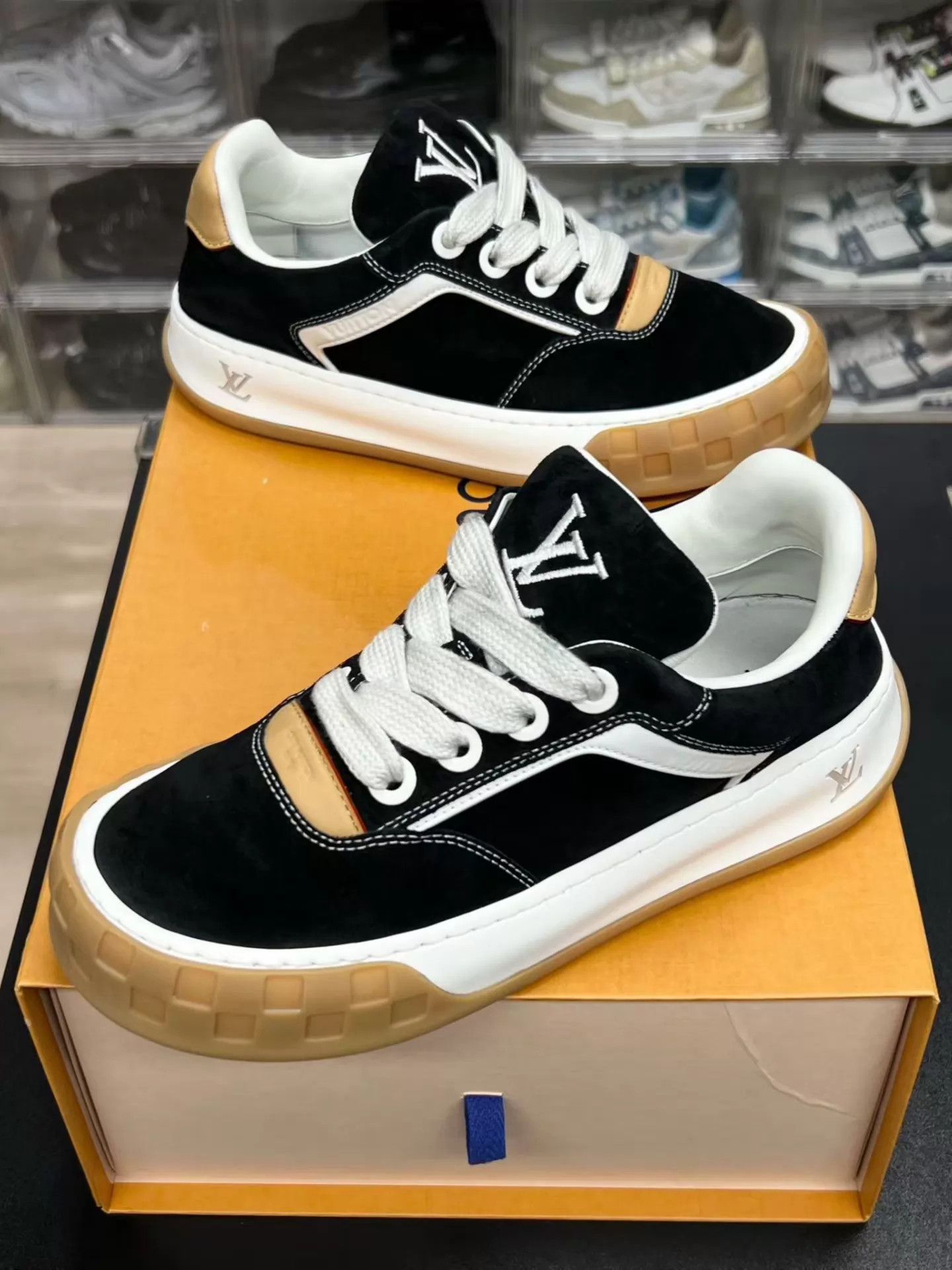 Louis Vuitton LV Tilted Biscuit Suede Sneakers Black UK7.5 Mint Size US 8.5 / EU 41-42 - 1 Thumbnail