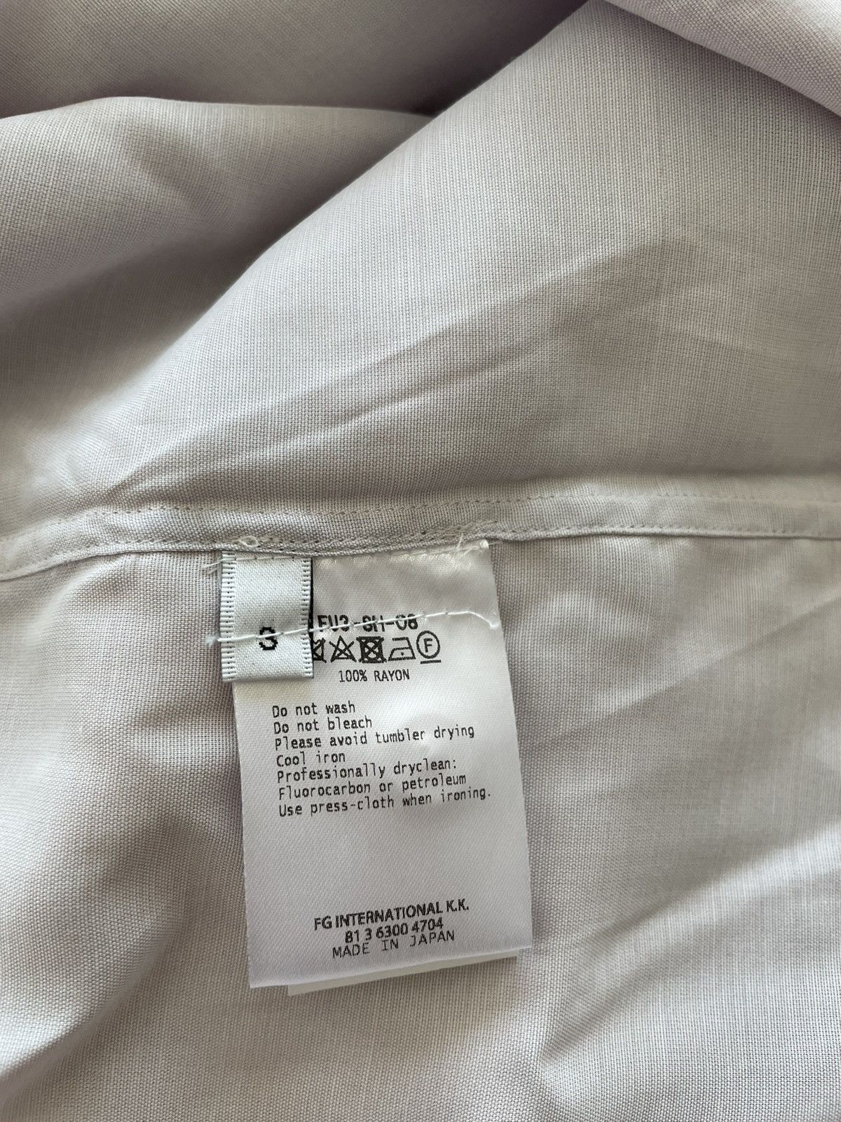 Gradient pleated short- sleeved shirt