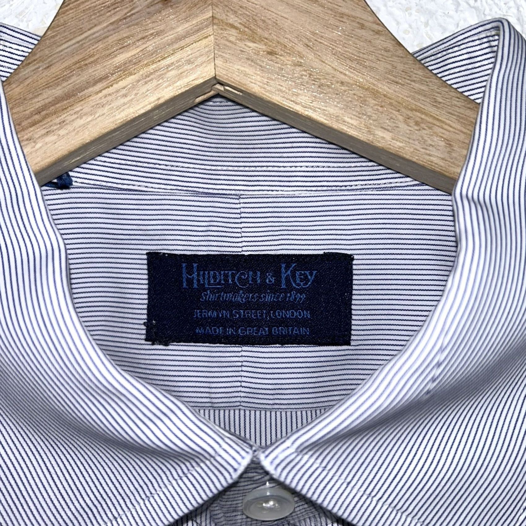 Vintage Hilditch & Key Shirt Men’s L/XL Blue Striped Long Sleeve Button Up Distressed Size US L / EU 52-54 / 3 - 7 Thumbnail