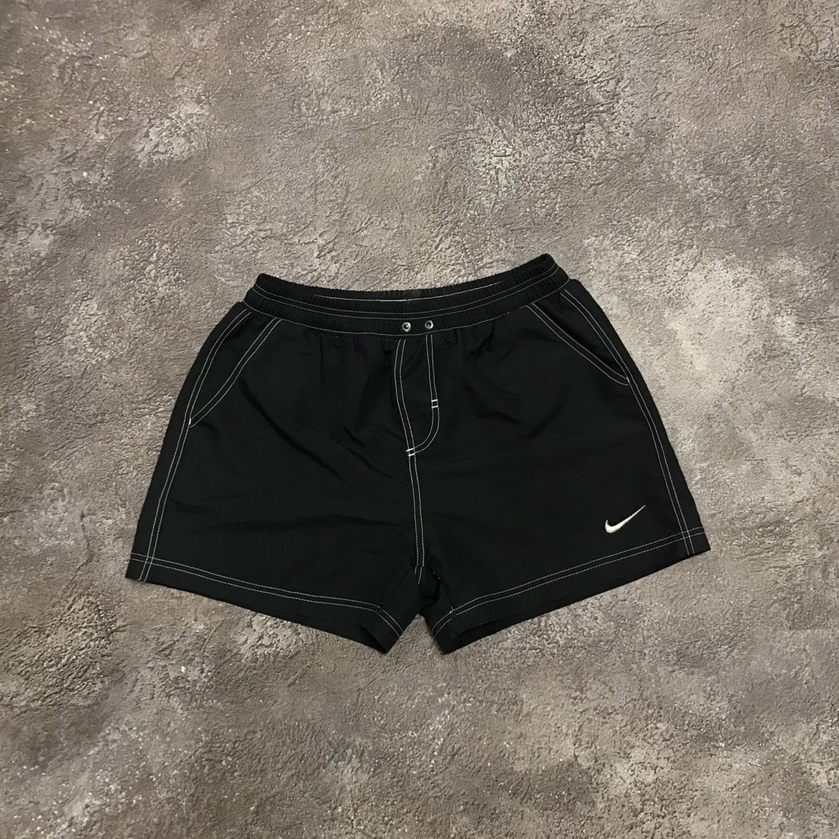 Nike vintage Nike shorts swoosh streetwear japan Y2K Size US 32 / EU 48 - 1 Thumbnail