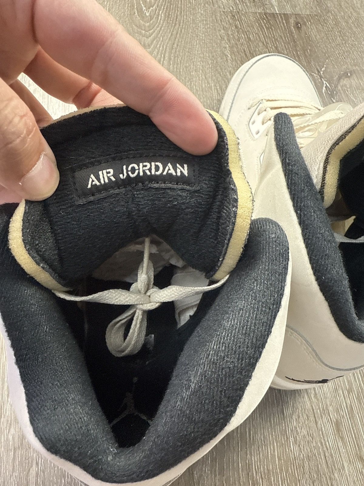 Jordan Brand Air Jordan 5 SE “Sail” GS **PRE-OWNED** Size US 7 / EU 40 - 5 Thumbnail