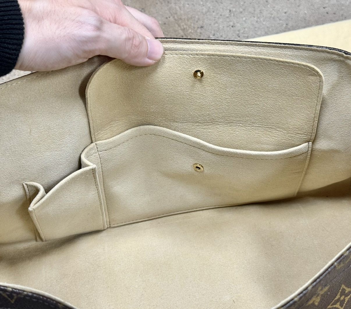 Louis Vuitton Louis Vuitton LV Beverly Bag/Hobo Bag Size ONE SIZE - 12 Thumbnail