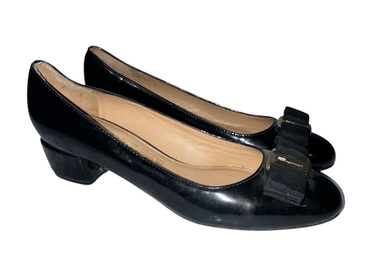Salvatore Ferragamo Salvatore Ferragamo Black Leather Vera Bow Pump Heel SZ 5D Size US 5 / IT 35 - 3 Thumbnail