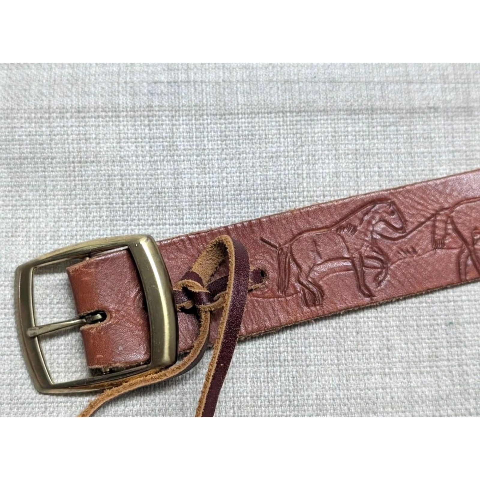 Vintage VINTAGE tooled buckle belt HORSES handcrafted 30 cowhide leather WESTERN cowboy Men Size 30 Brown Size 30 - 4 Thumbnail