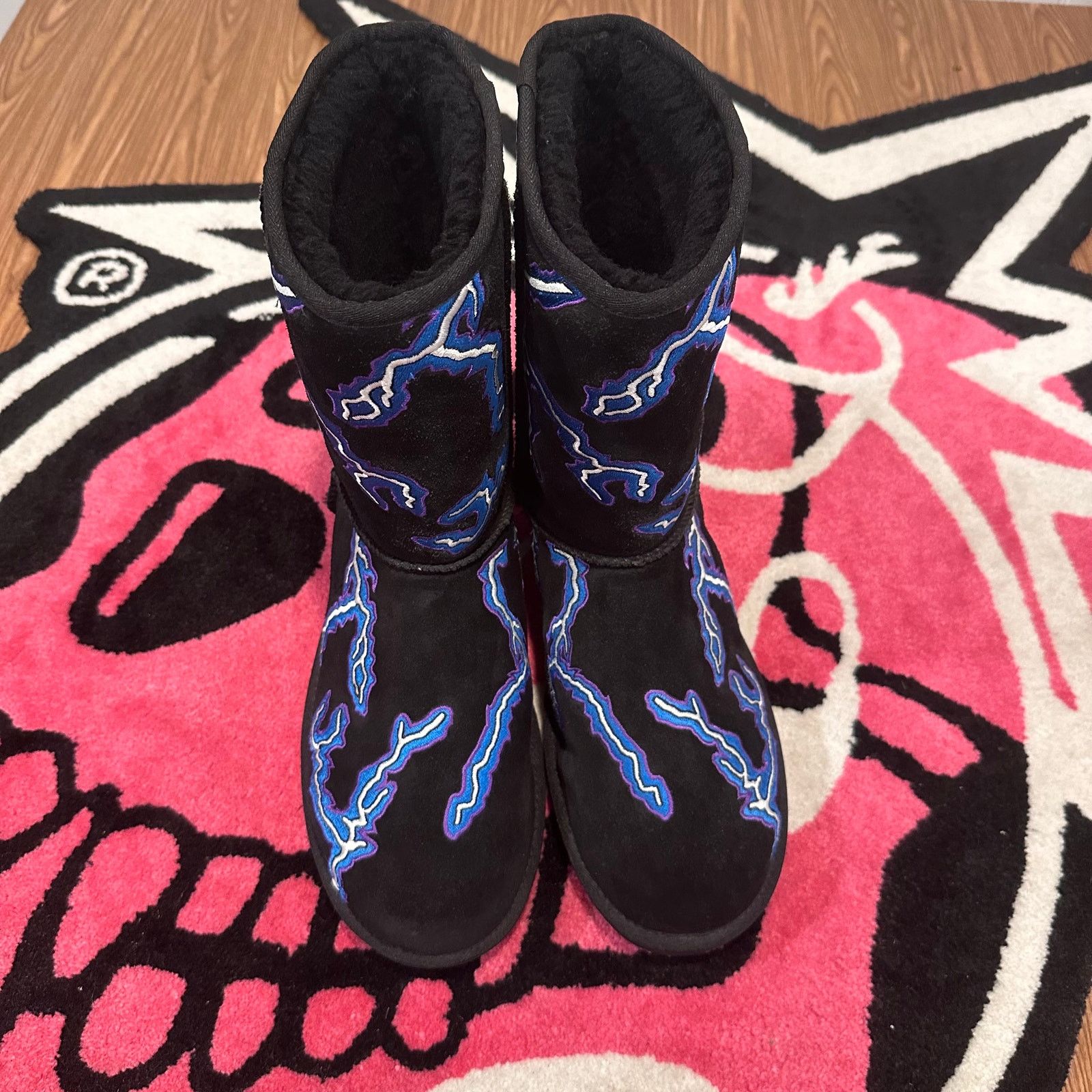 Palace UGG Classic Short Boot x Palace Lightning - Black - Size 10 Size US 10 / EU 43 - 3 Thumbnail