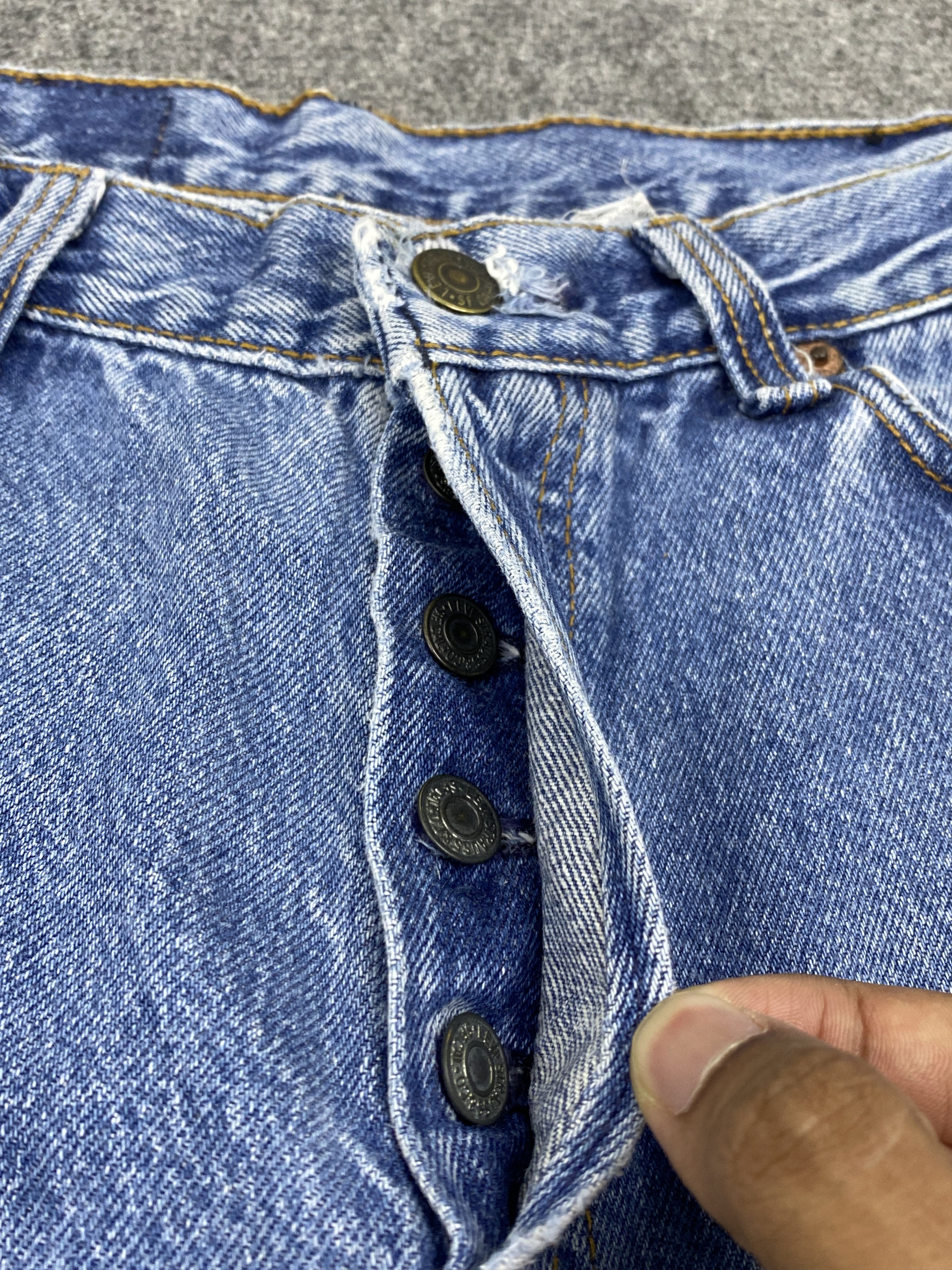 Levi's Vintage Levis 501 Lightwash Blue Jeans DP2750 Size US 28 / EU 44 - 13 Thumbnail