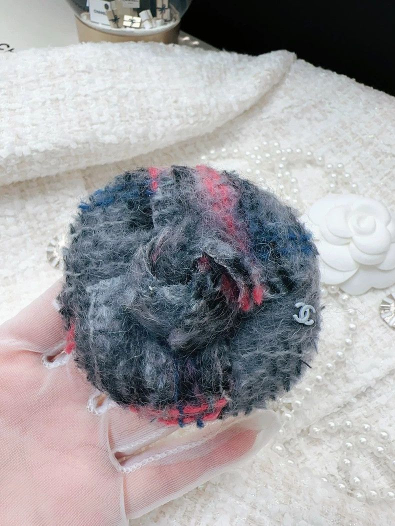 Chanel Chanel 18A Gray Camellia Wool Brooch Size ONE SIZE - 5 Thumbnail