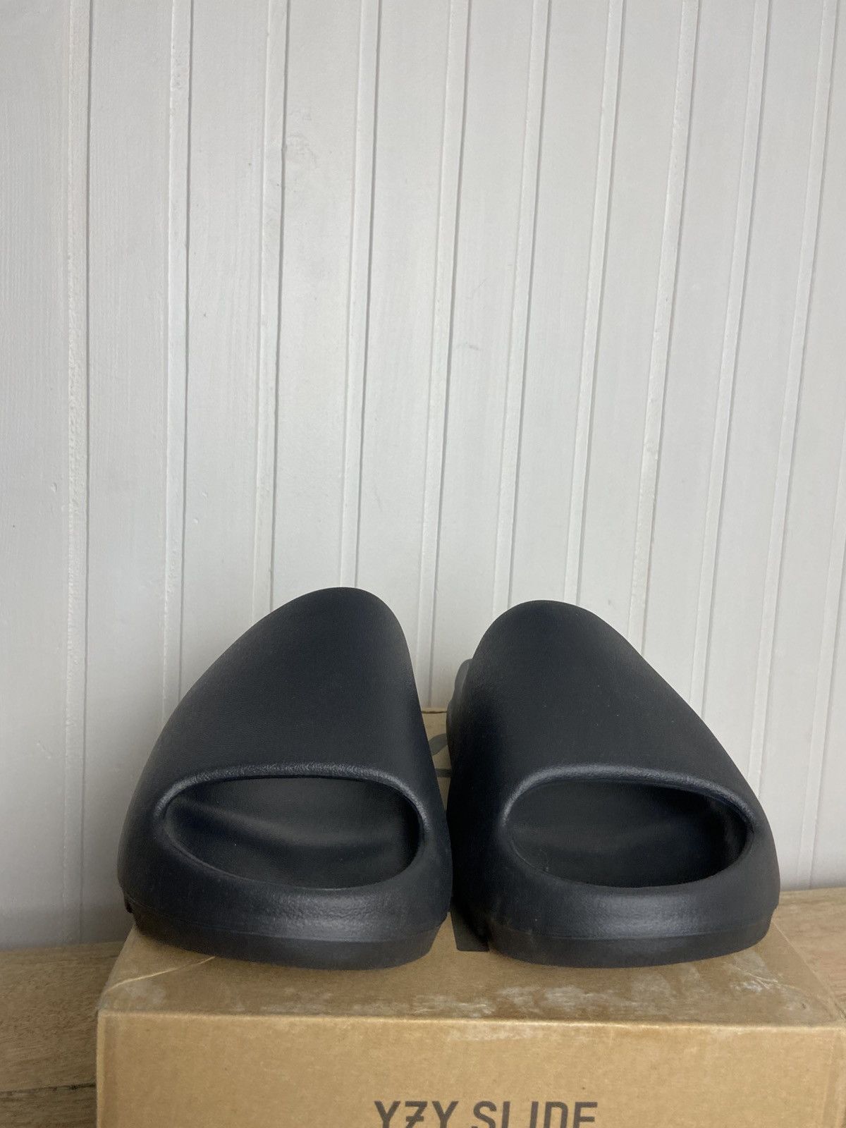 Adidas New adidas Yezzy Slide "Onyx" size us10 Size US 10 / EU 43 - 2 Thumbnail