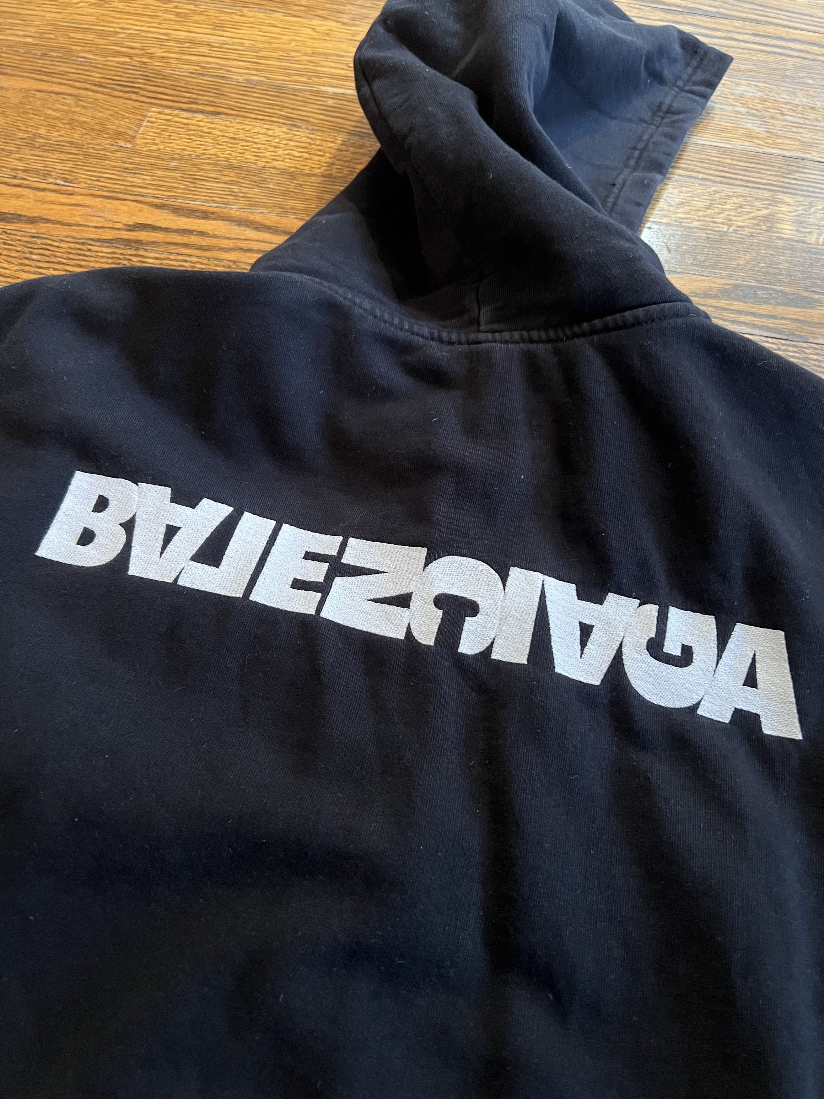 Balenciaga Balenciaga Back Flip Reverse Logo Embroidered Zip