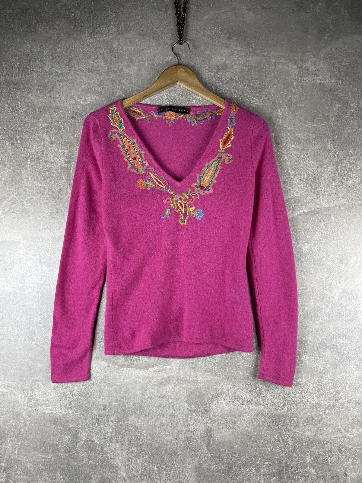 Ralph Lauren Black Label Ralph Lauren Black Label Cashmere Embroidered V-Neck Sweater Size M / US 6-8 / IT 42-44 - 1 Thumbnail