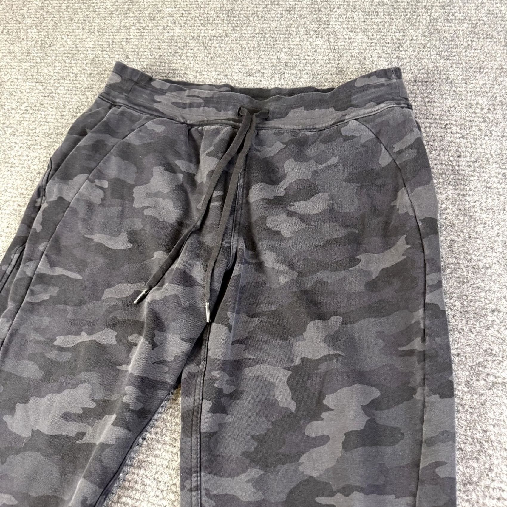 Lululemon Lululemon Jogger Pants Womens 12 Gray Camo Sweatpants Drawstring Pockets Tapered Size 34" / US 12 / IT 48 - 3 Thumbnail