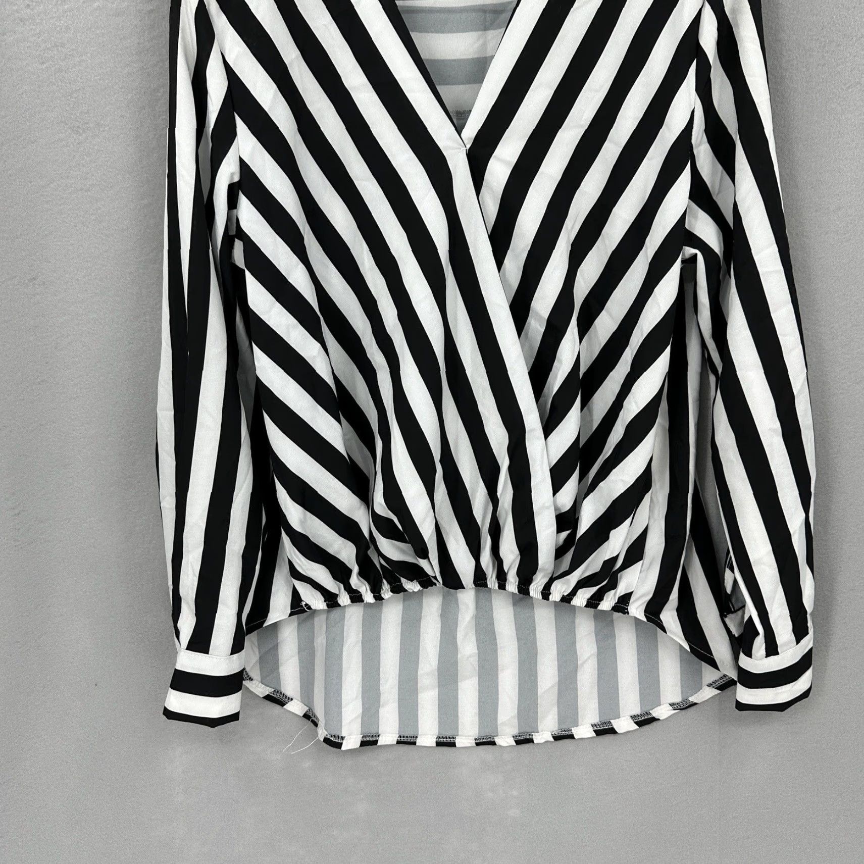 Vintage Venti 6 Blouse Womens Large V Neck Stripe Black - Casual, Business, Party/Cocktail - Long Sleeve - Pullover - Classic, All Seasons - Womens - Size L Size L / US 10 / IT 46 - 3 Thumbnail